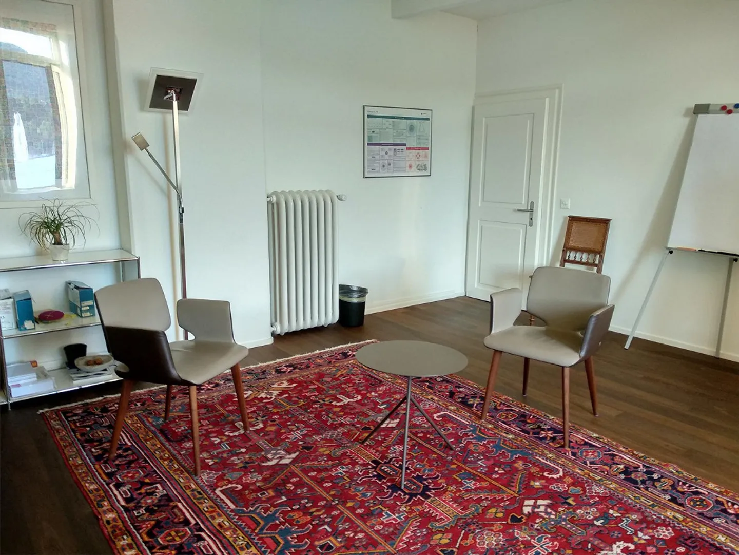 Gut ausgestatteter Praxisraum - Foto 1 von 5