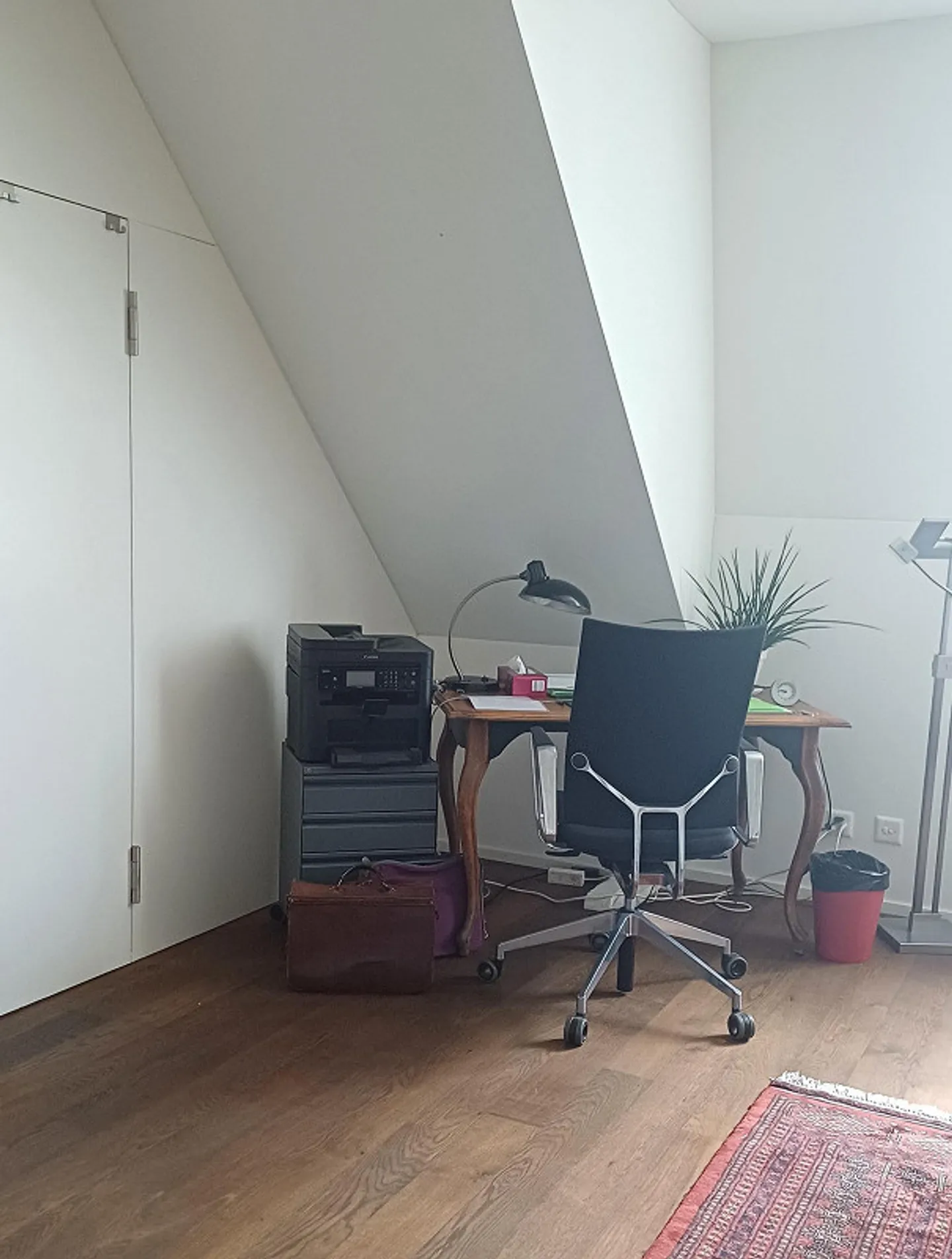 Gut ausgestatteter Praxisraum - Foto 3 von 5