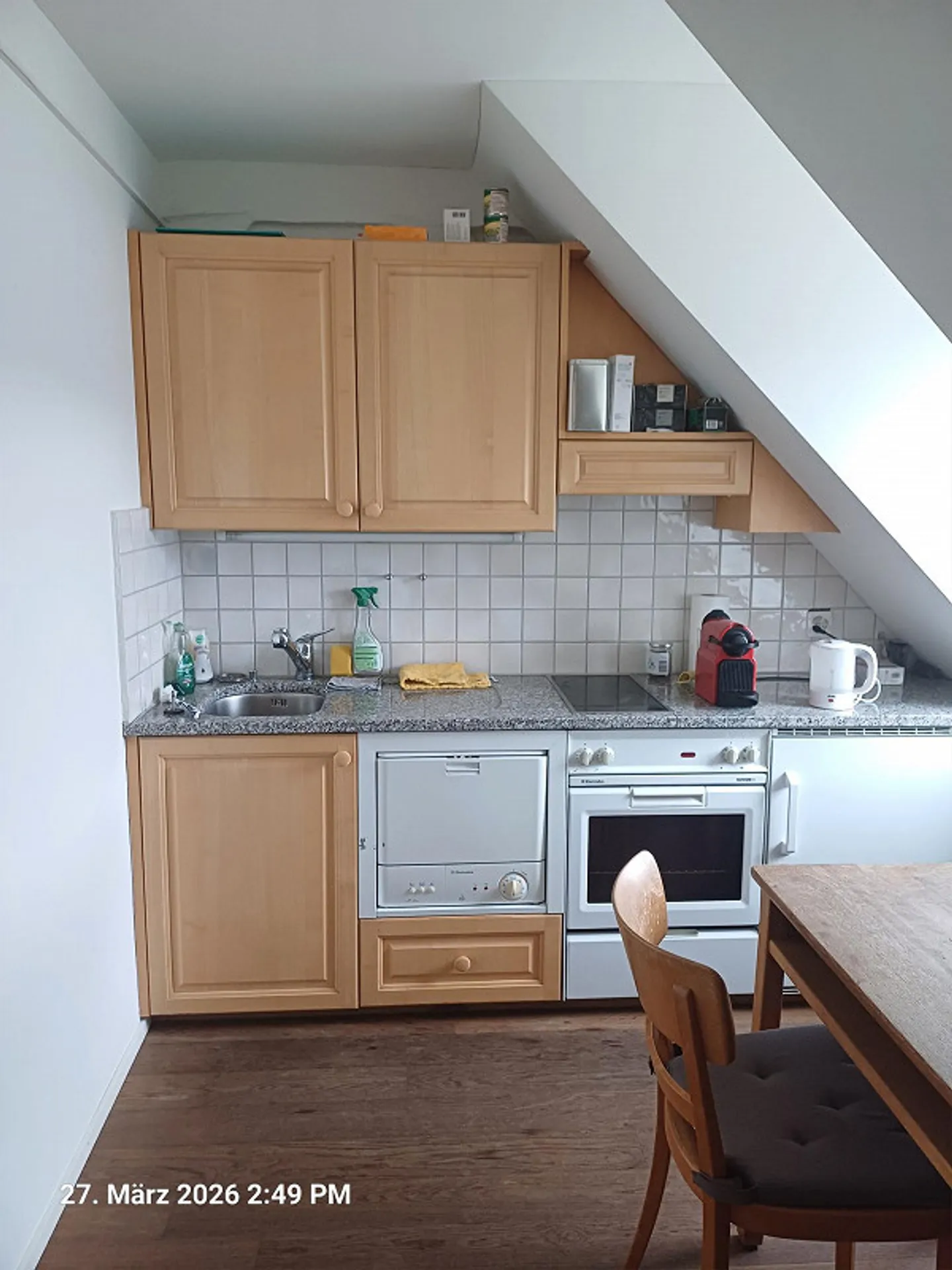 Gut ausgestatteter Praxisraum - Foto 4 von 5