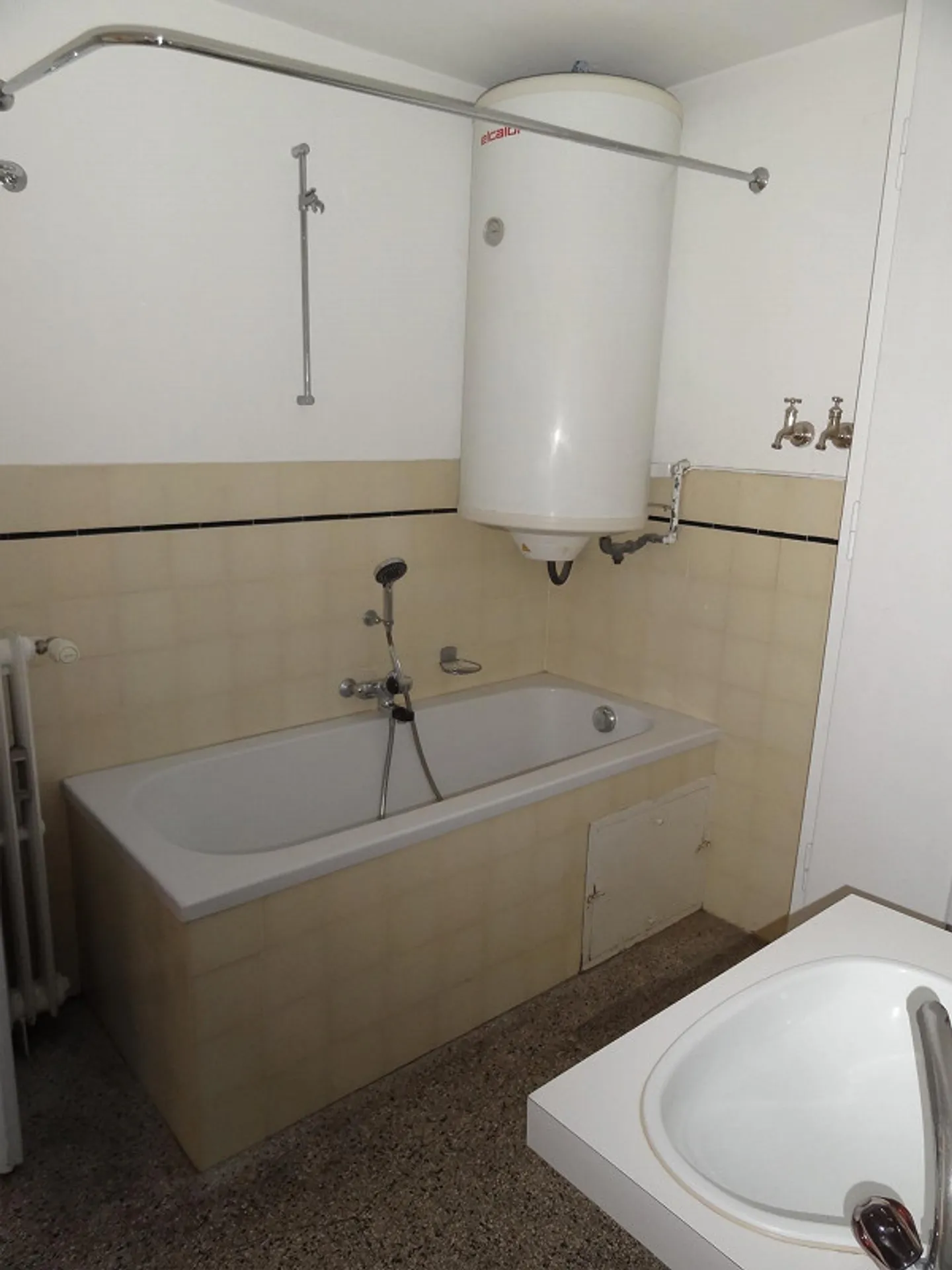 Appartamento 3 1/2 locali nel centro storico / limitato fino al 31.03.2026 - Foto 3 di 10