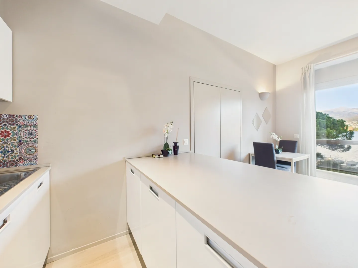 Appartement studio rénové élégant avec vue sur le lac à Paradiso - Photo 8 sur 12