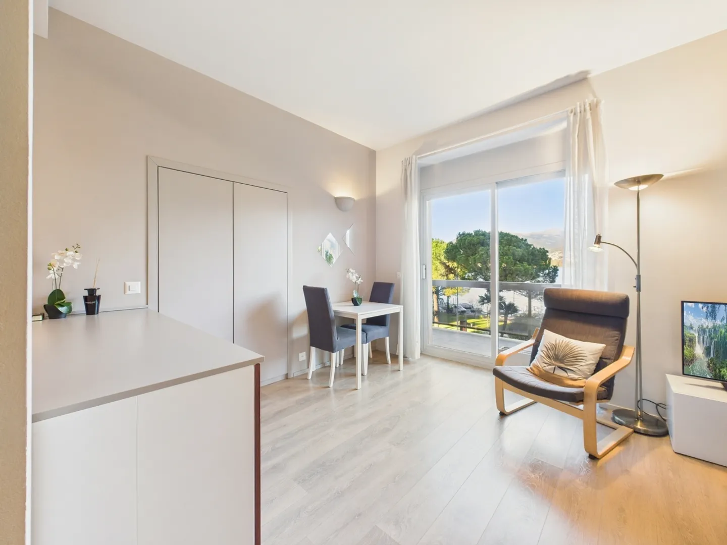 Appartement studio rénové élégant avec vue sur le lac à Paradiso - Photo 5 sur 12