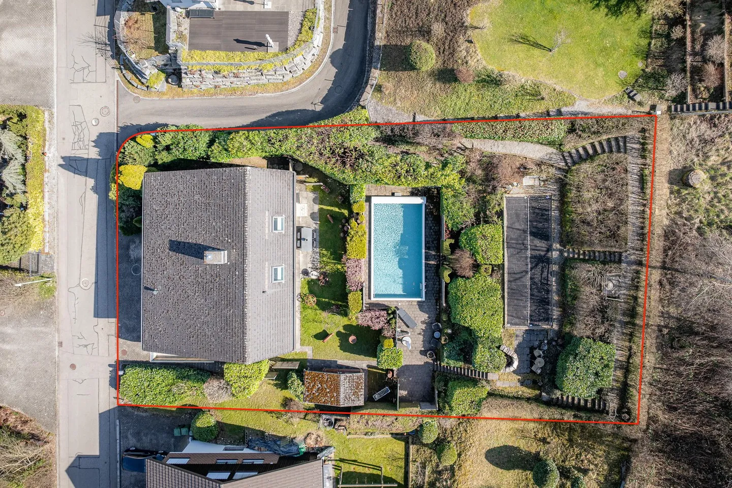 Casa unifamiliare da sogno di 7,5 locali con piscina e vista panoramica - Foto 2 di 11