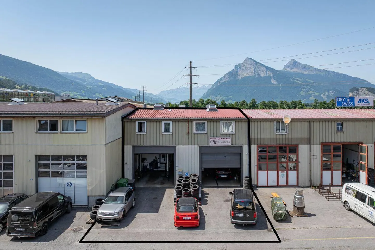 Commercial property - Photo 2 of 6