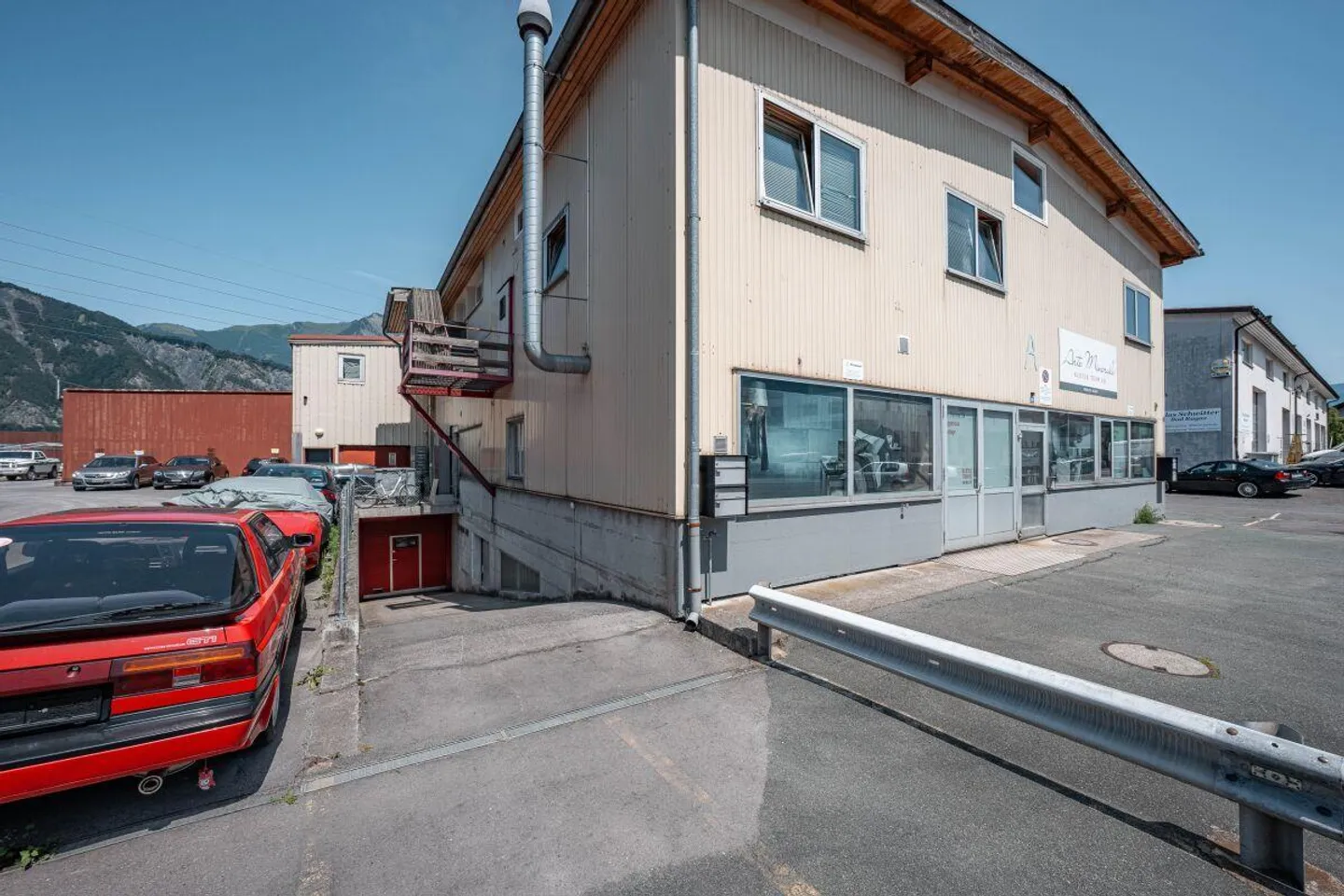 Commercial property - Photo 5 of 6