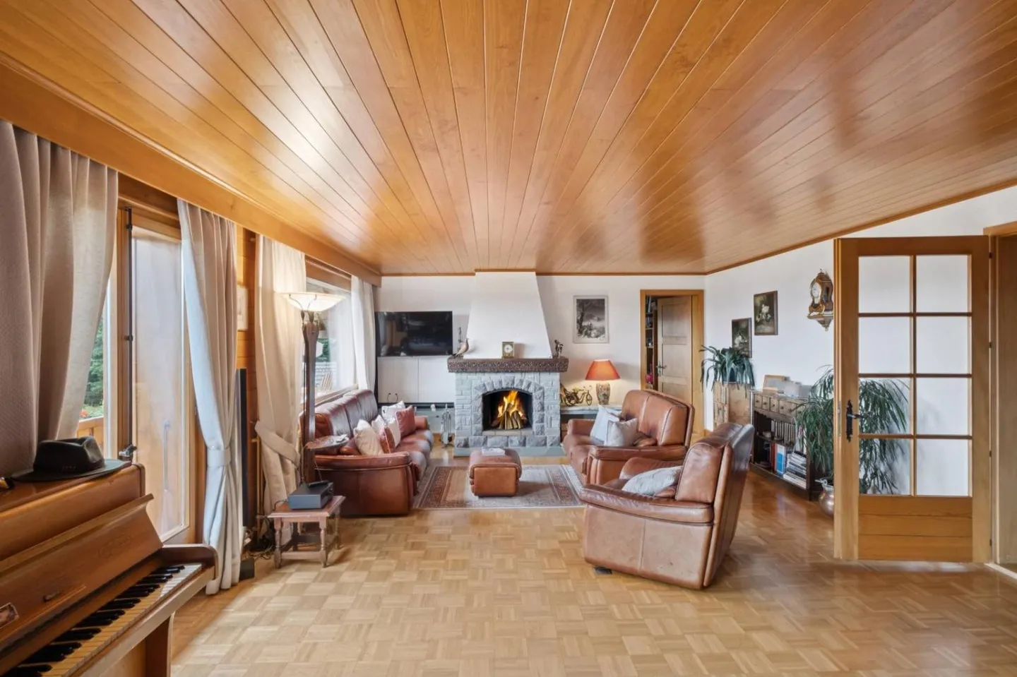 In the highly sought-after Domaine de la Forêt, vast exceptional property - Photo 3 of 13