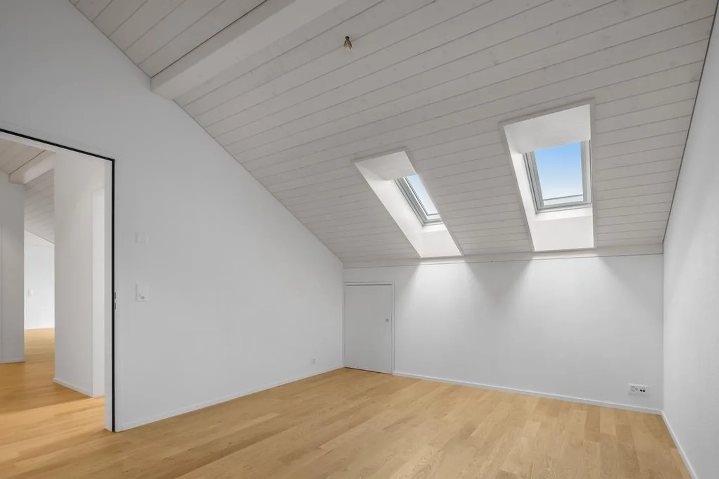 Modern 3.5 Room Attic Apartment in Abtwil, AG - Photo 7 of 10