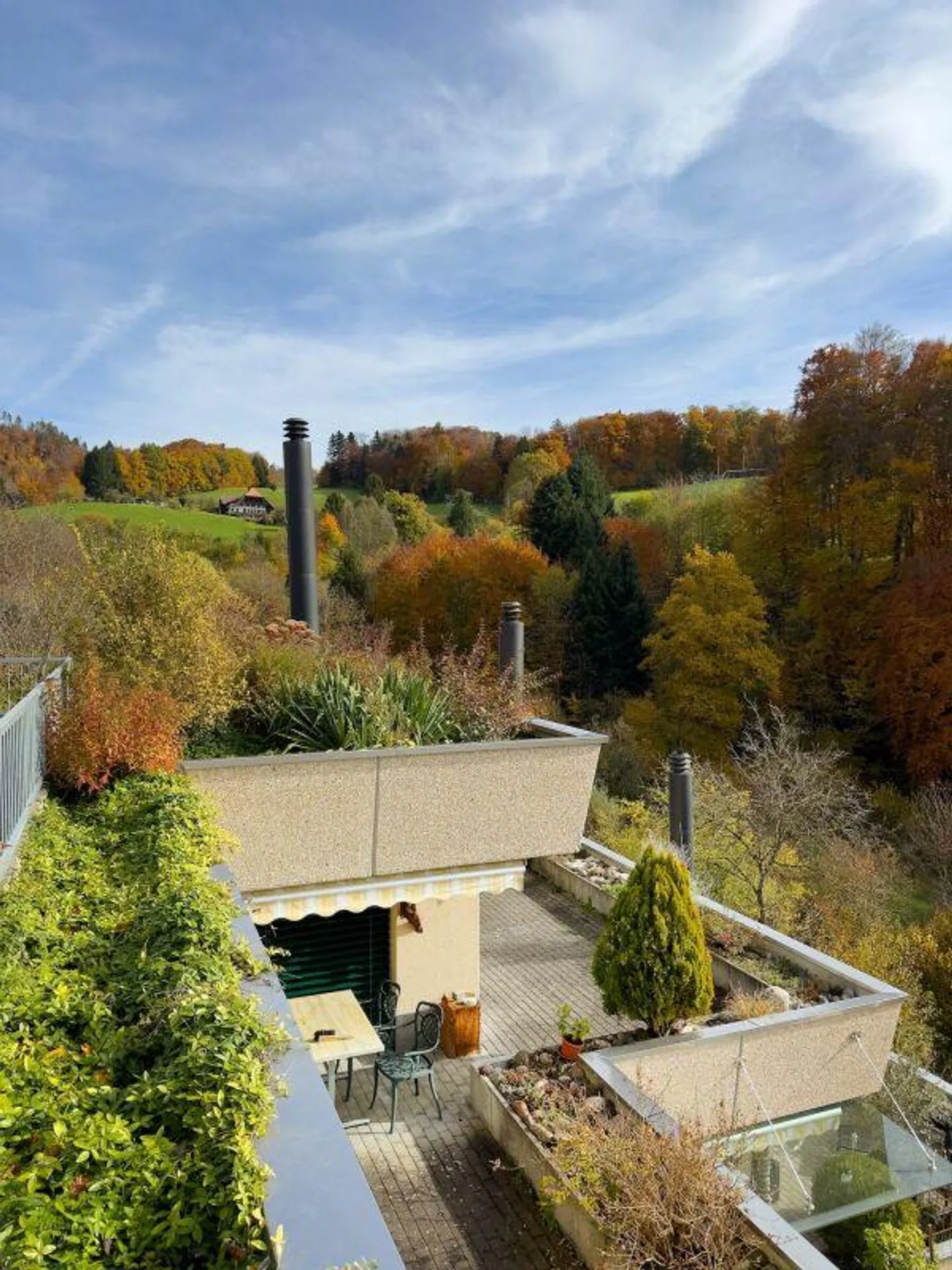 Casa a terrazza luminosa di 5,5 stanze con due posti auto coperti - Foto 1 di 30