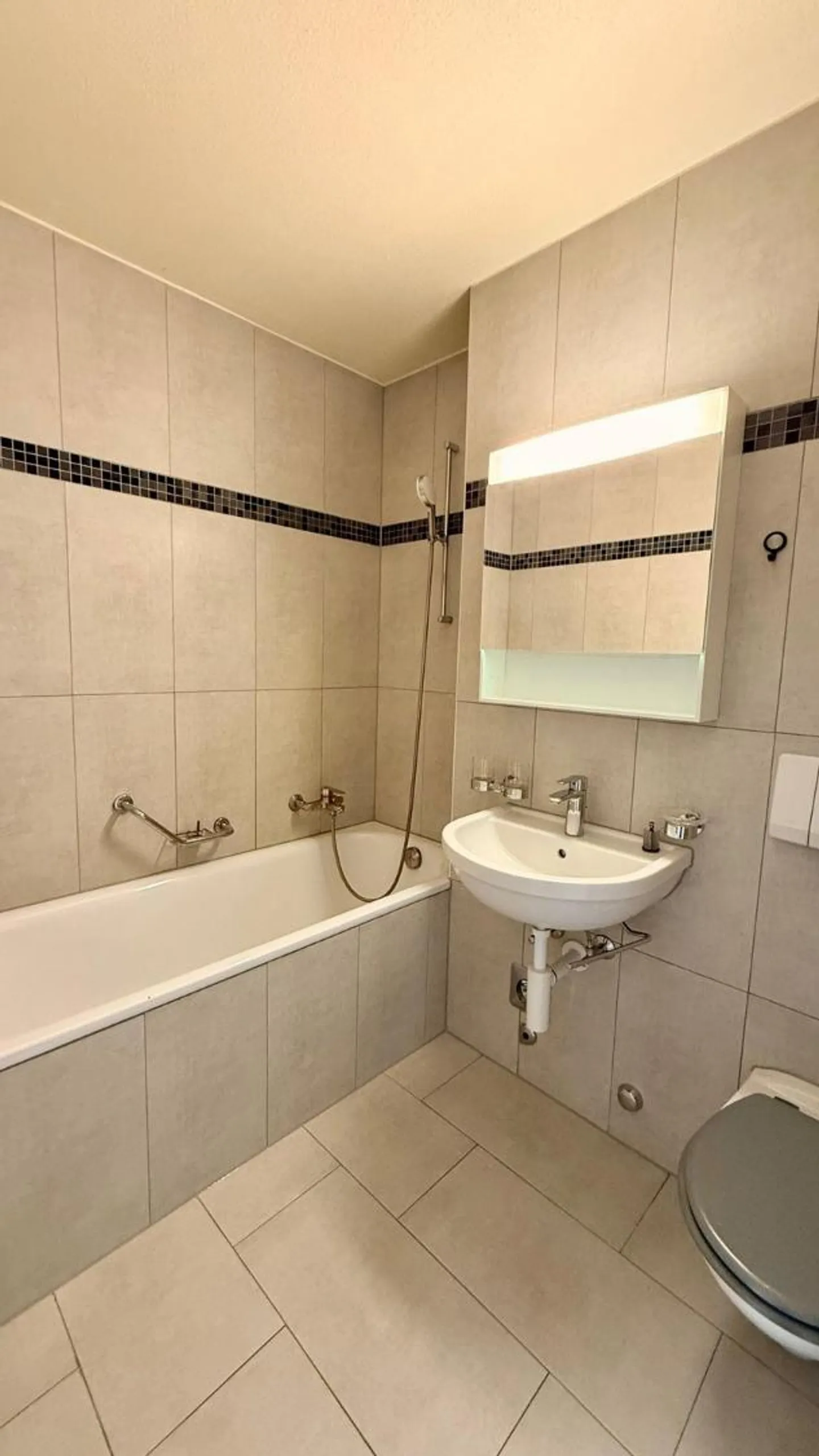 Schöne 3,5-Zimmer-Wohnung im 1. Stock in Bex - Foto 4 von 8