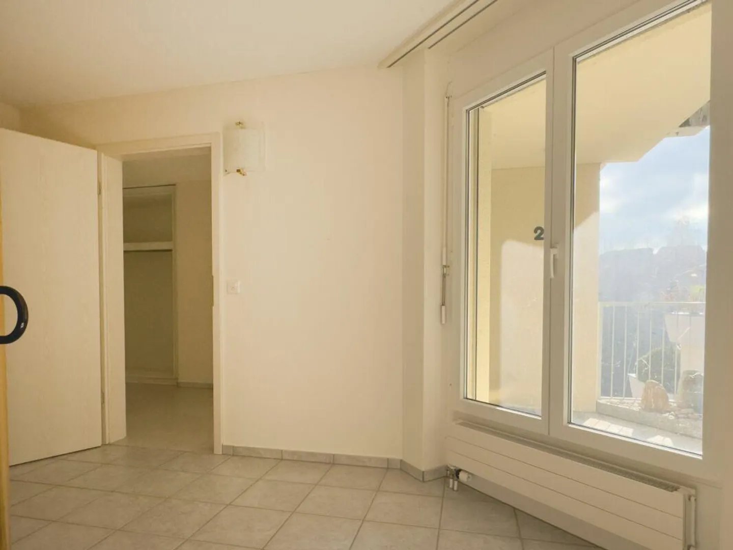 Casa a terrazza luminosa di 5,5 stanze con due posti auto coperti - Foto 10 di 30