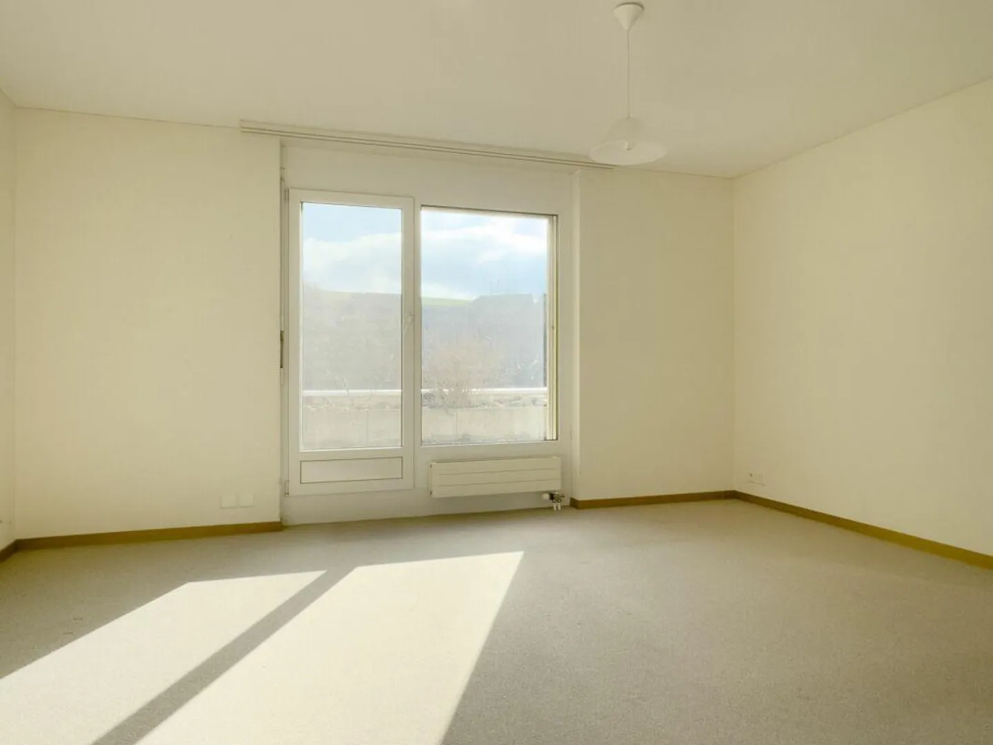 Casa a terrazza luminosa di 5,5 stanze con due posti auto coperti - Foto 13 di 30