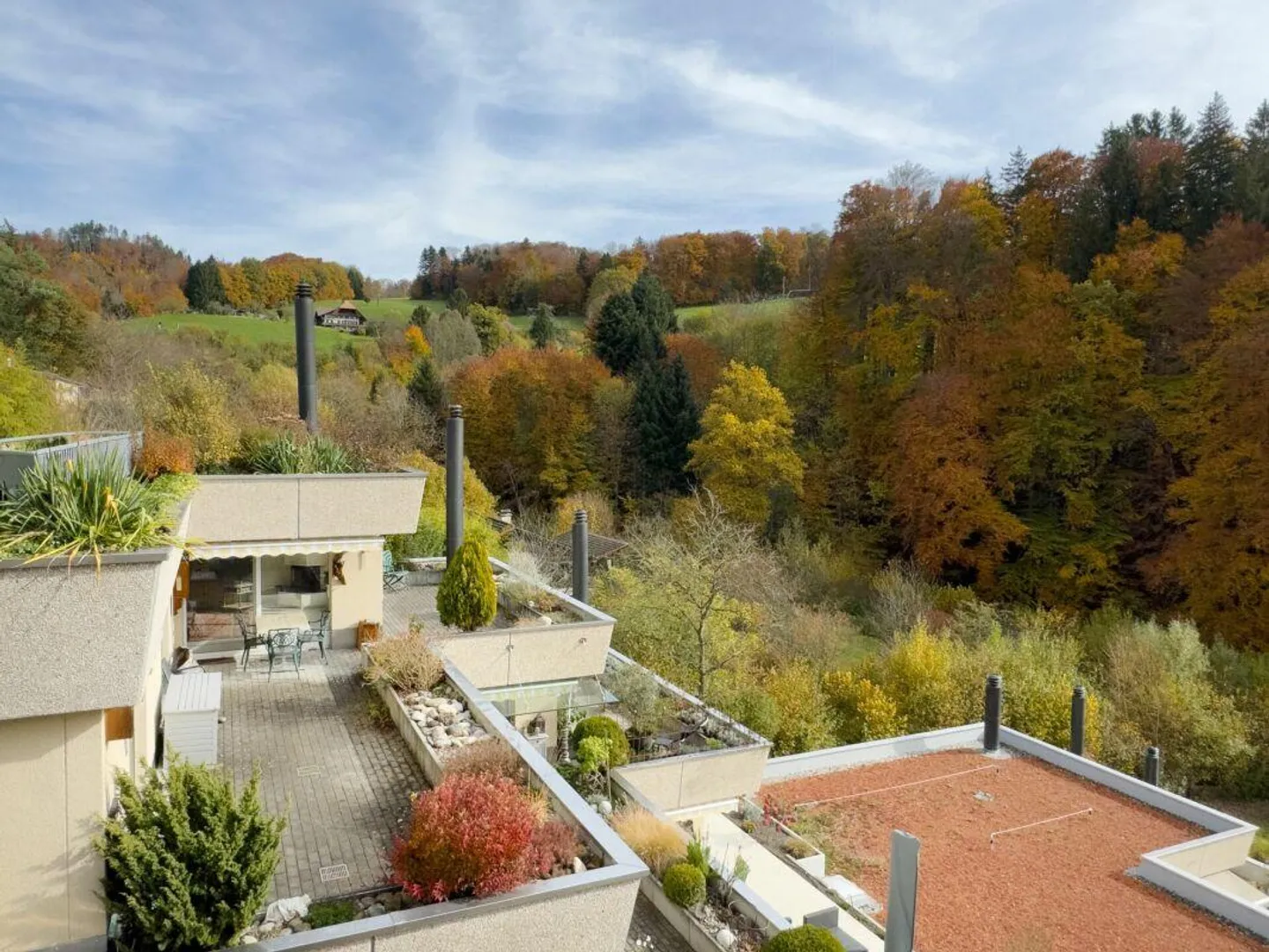 Casa a terrazza luminosa di 5,5 stanze con due posti auto coperti - Foto 2 di 30