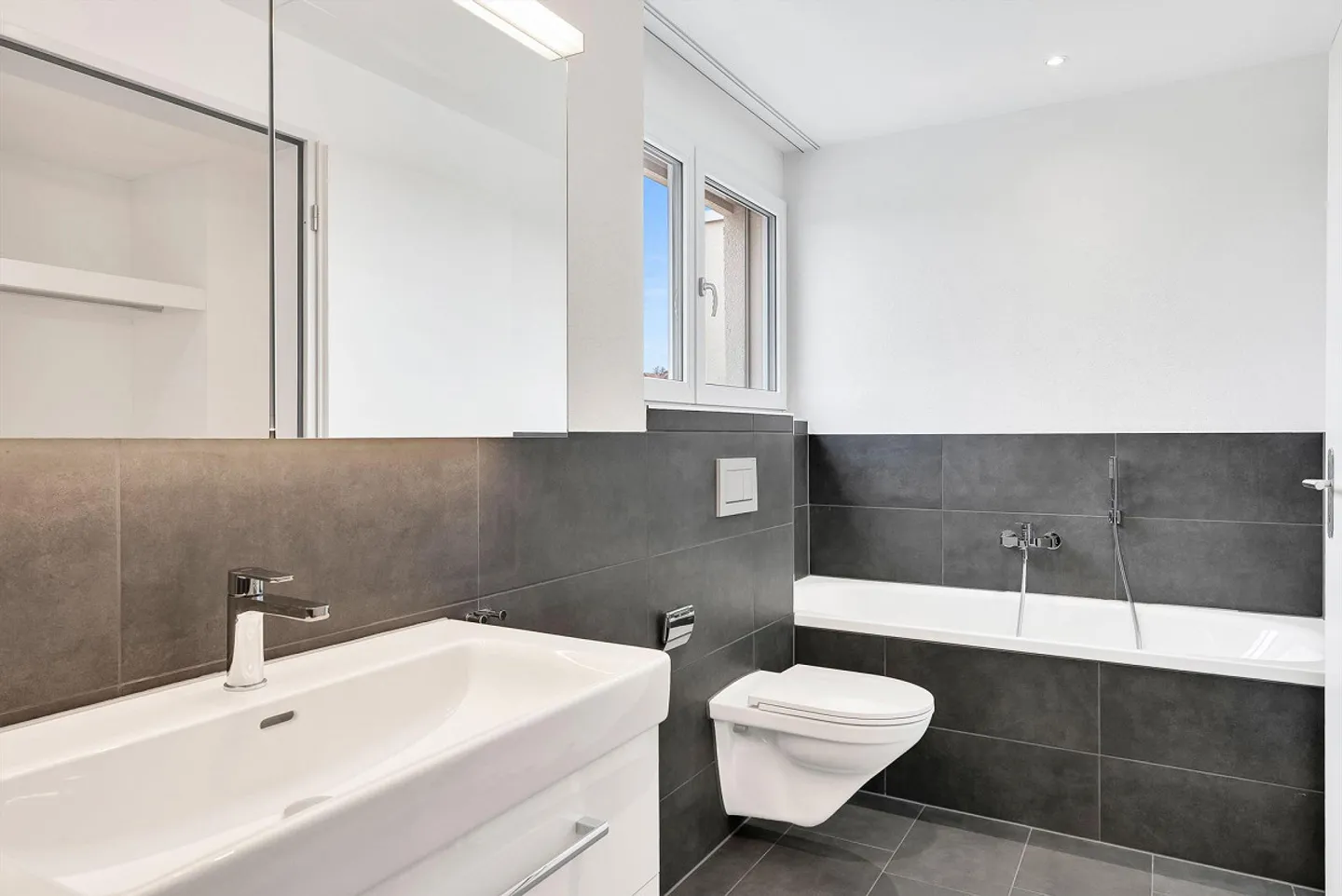 Appartamento attico con grande terrazza e vista panoramica - Foto 4 di 12