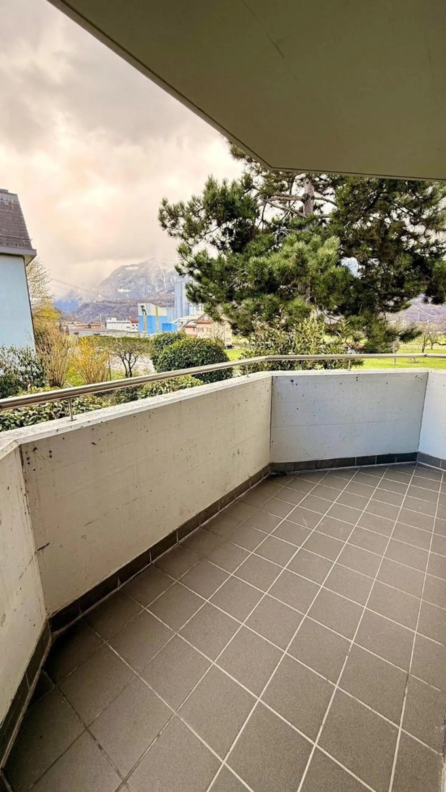 Schöne 3,5-Zimmer-Wohnung im 1. Stock in Bex - Foto 1 von 8