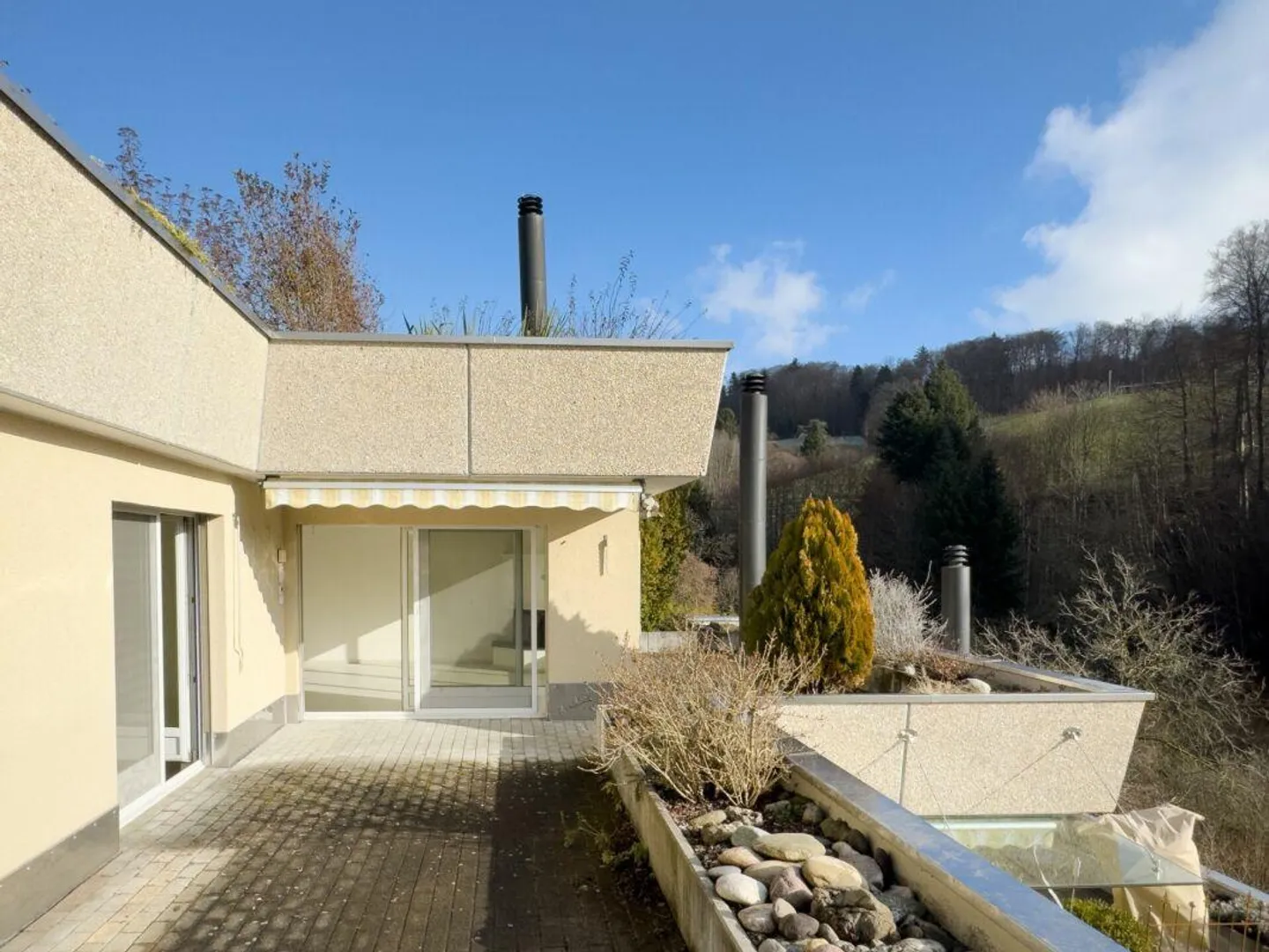 Casa a terrazza luminosa di 5,5 stanze con due posti auto coperti - Foto 3 di 30