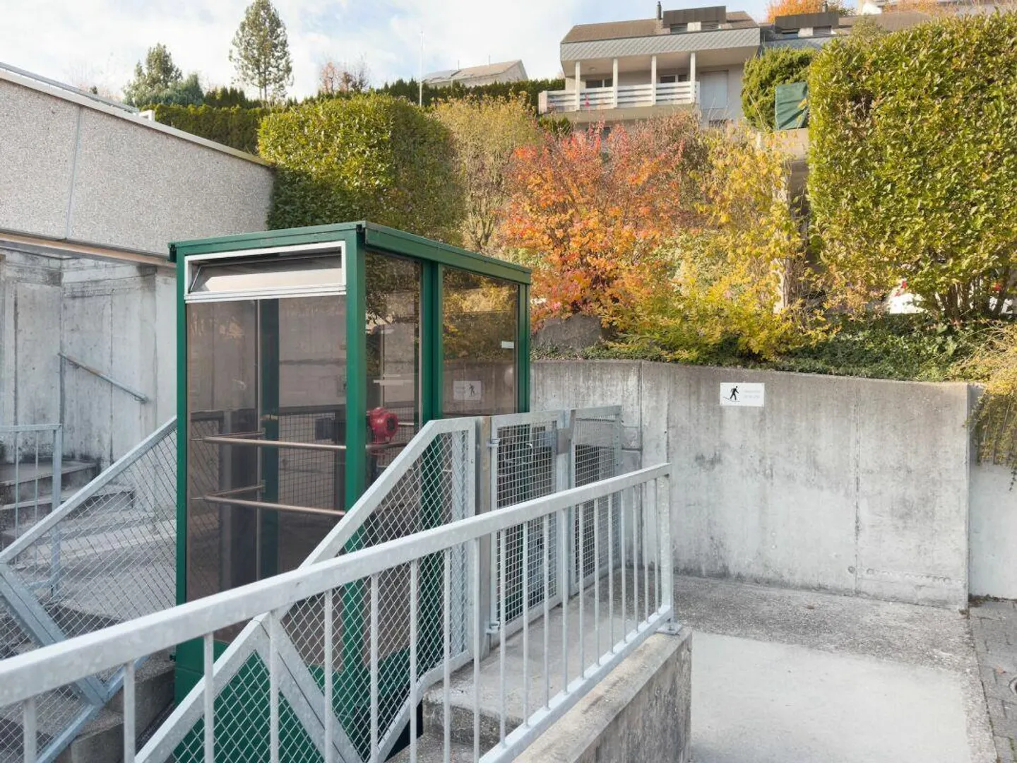 Casa a terrazza luminosa di 5,5 stanze con due posti auto coperti - Foto 5 di 30