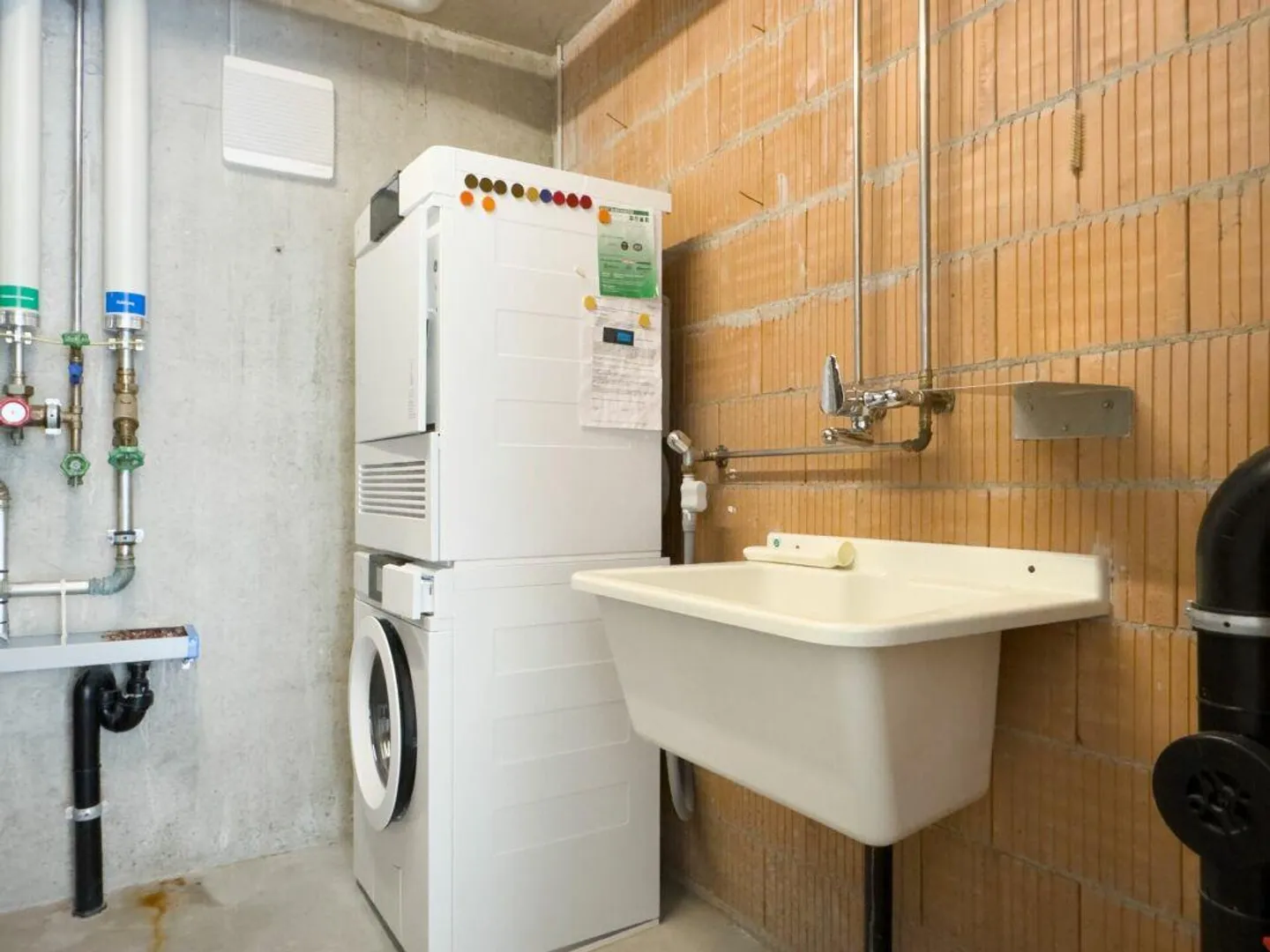 Casa a terrazza luminosa di 5,5 stanze con due posti auto coperti - Foto 26 di 30