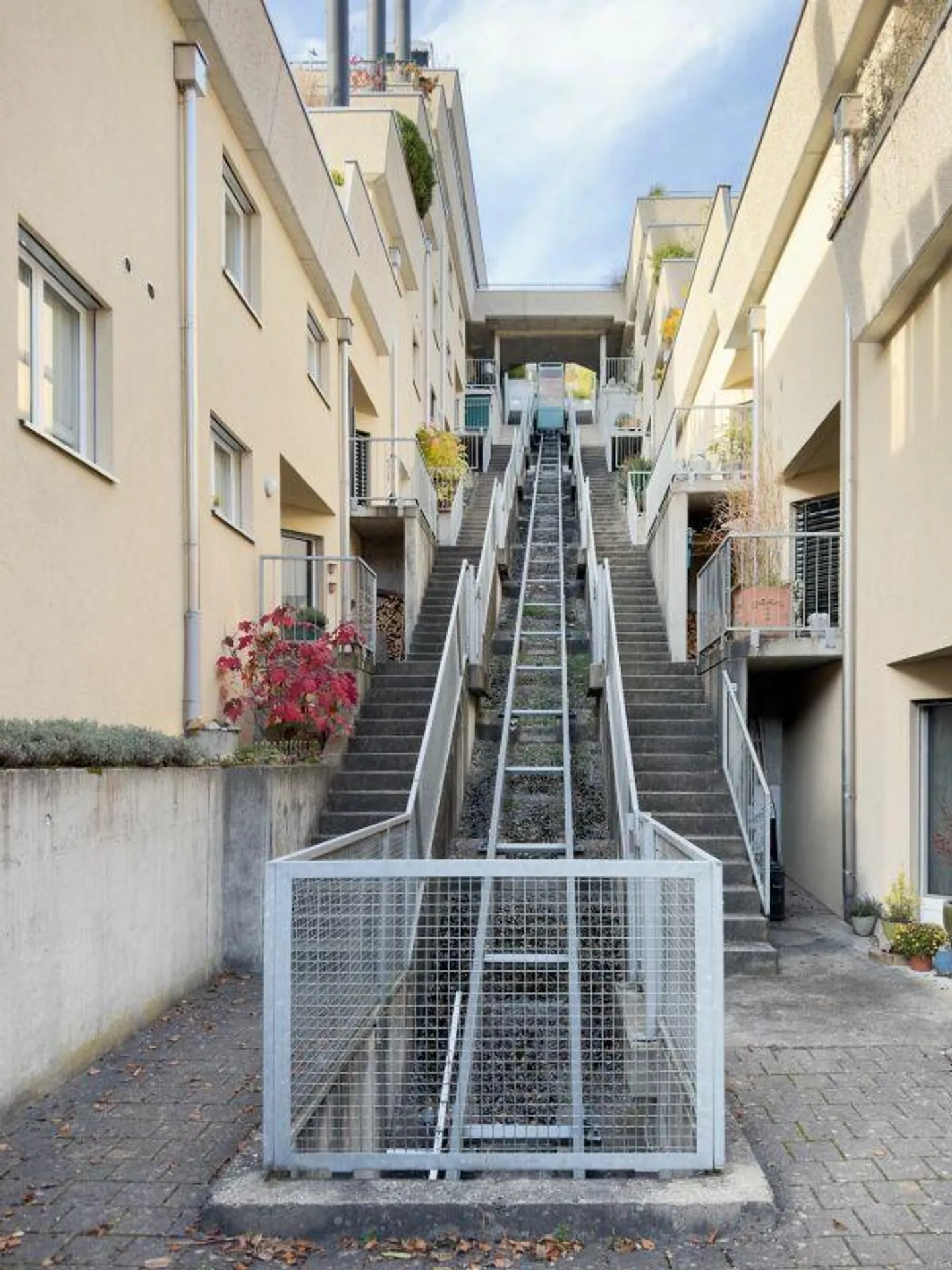 Casa a terrazza luminosa di 5,5 stanze con due posti auto coperti - Foto 29 di 30