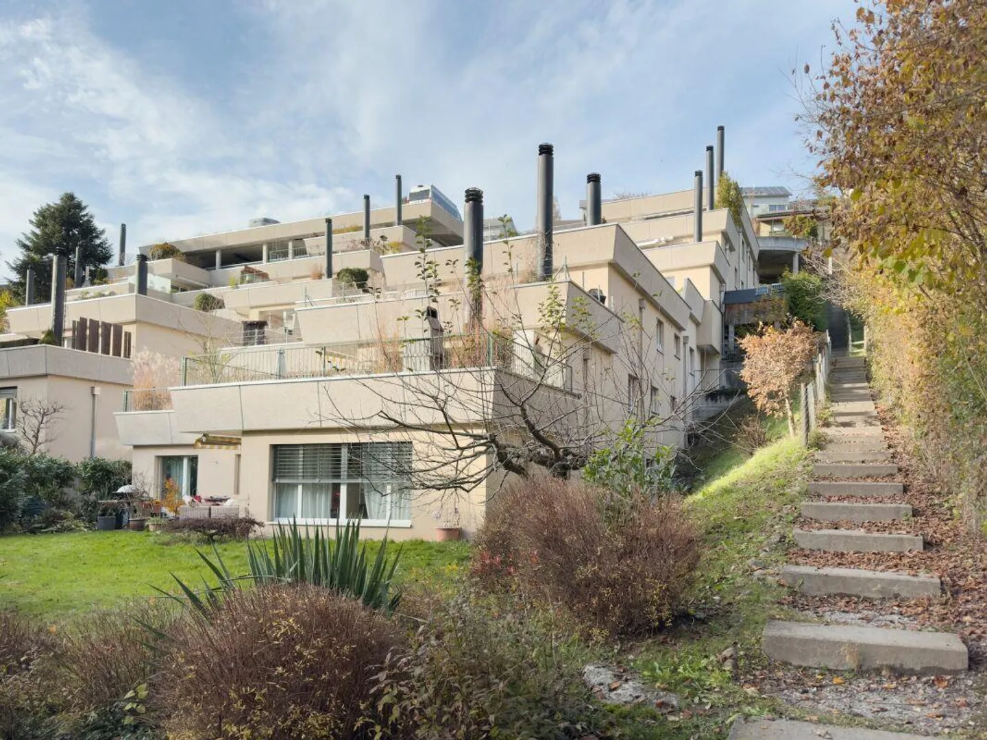 Casa a terrazza luminosa di 5,5 stanze con due posti auto coperti - Foto 28 di 30