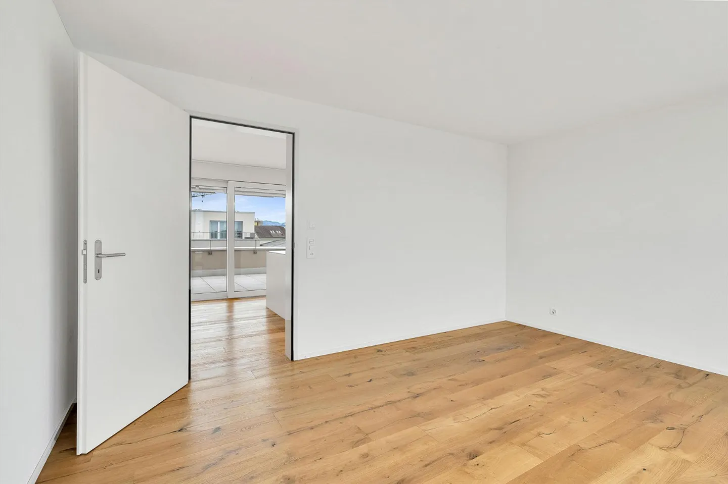 Appartamento attico con grande terrazza e vista panoramica - Foto 8 di 12