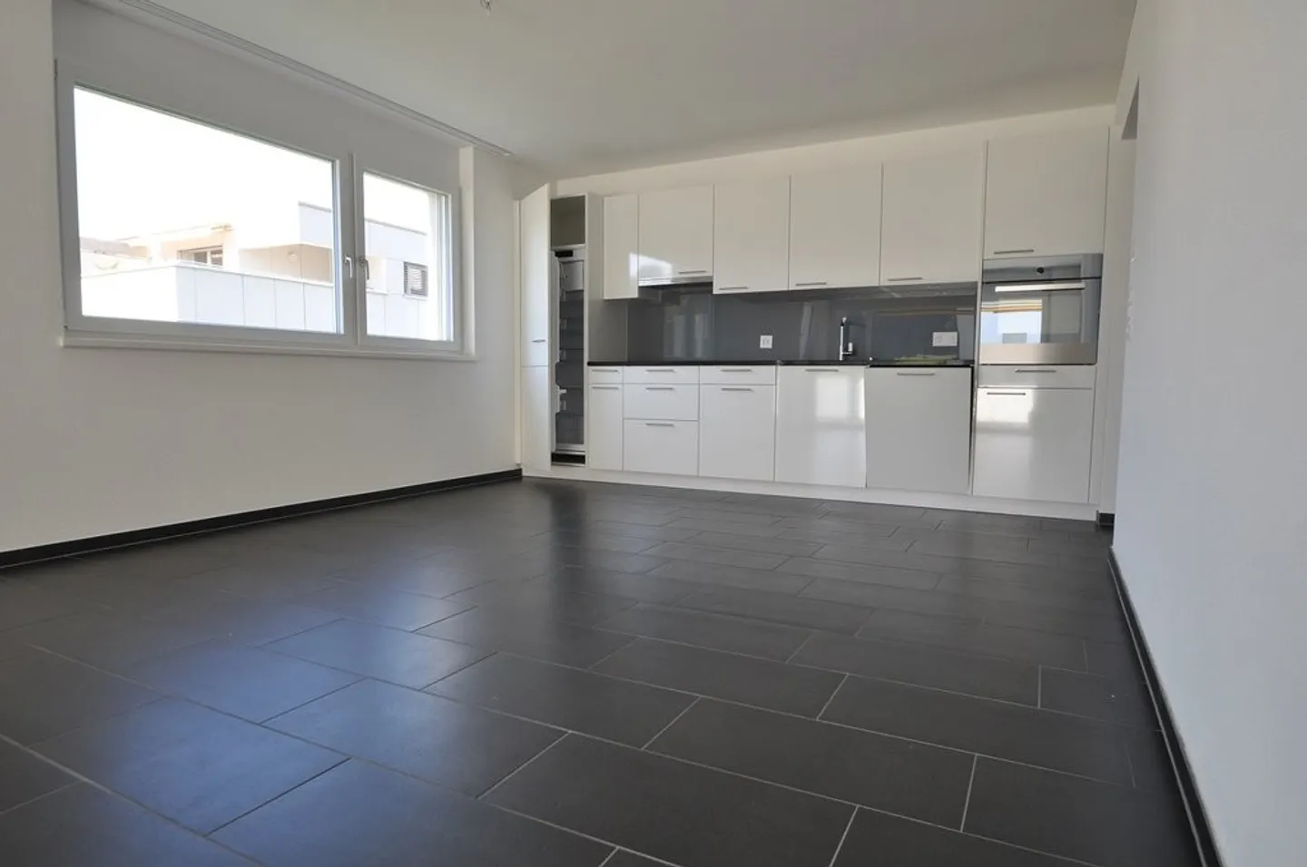 Moderne 2.5 Zimmer Wohnung - Foto 2 von 6