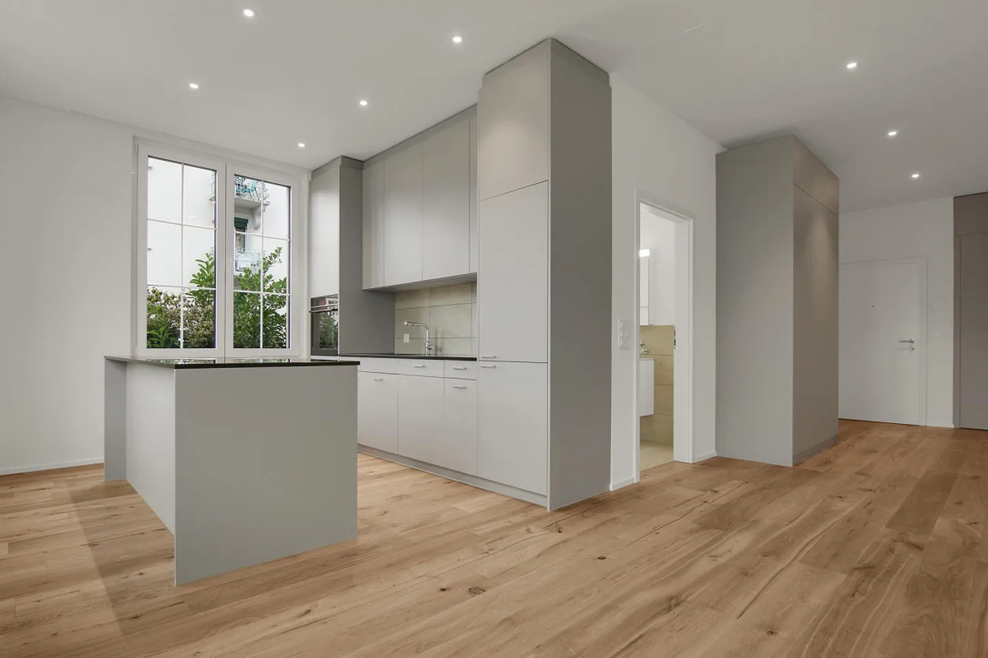 Freshly renovated and ready to move in - Your new home is waiting! - Photo 2 of 5