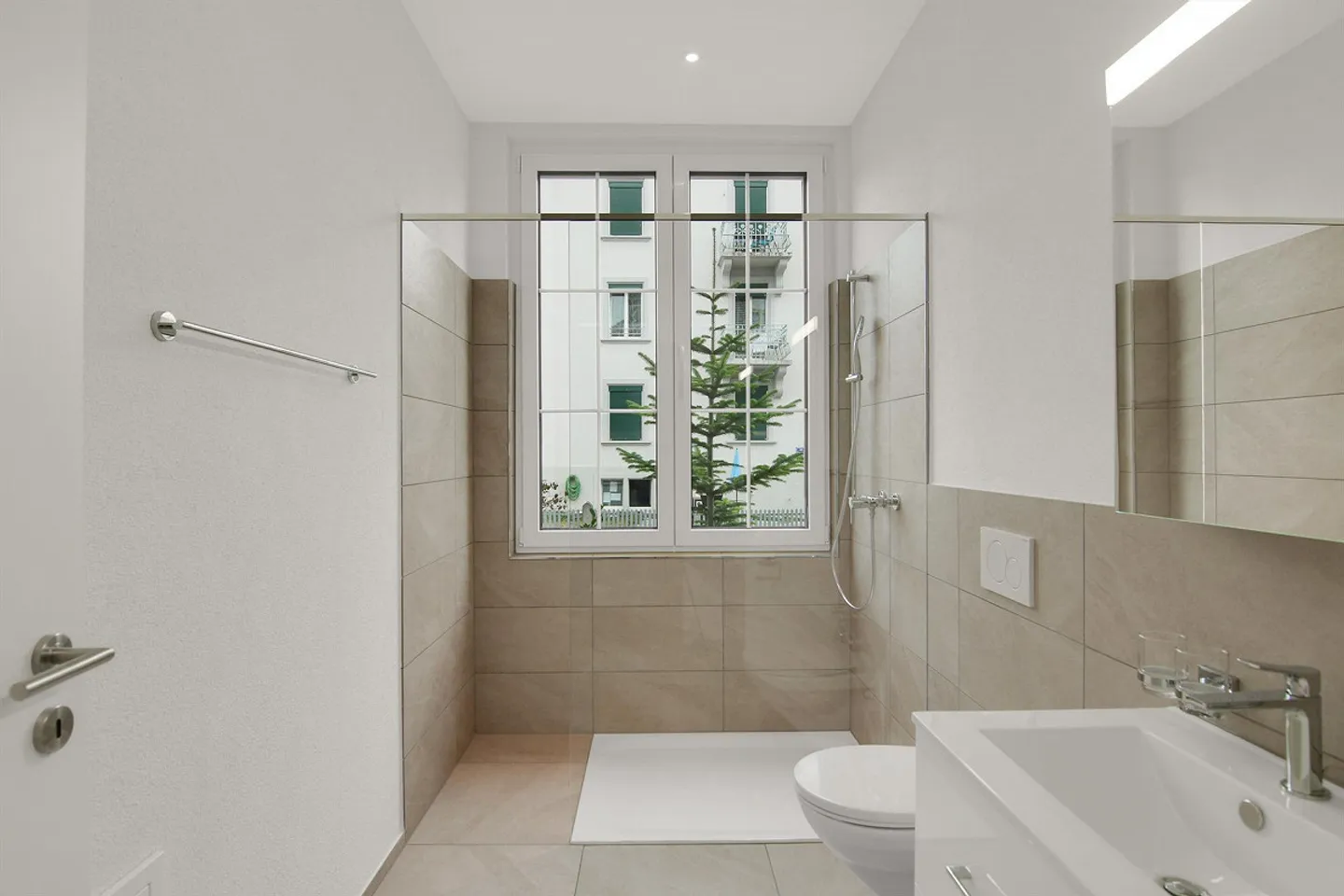 Freshly renovated and ready to move in - Your new home is waiting! - Photo 3 of 5