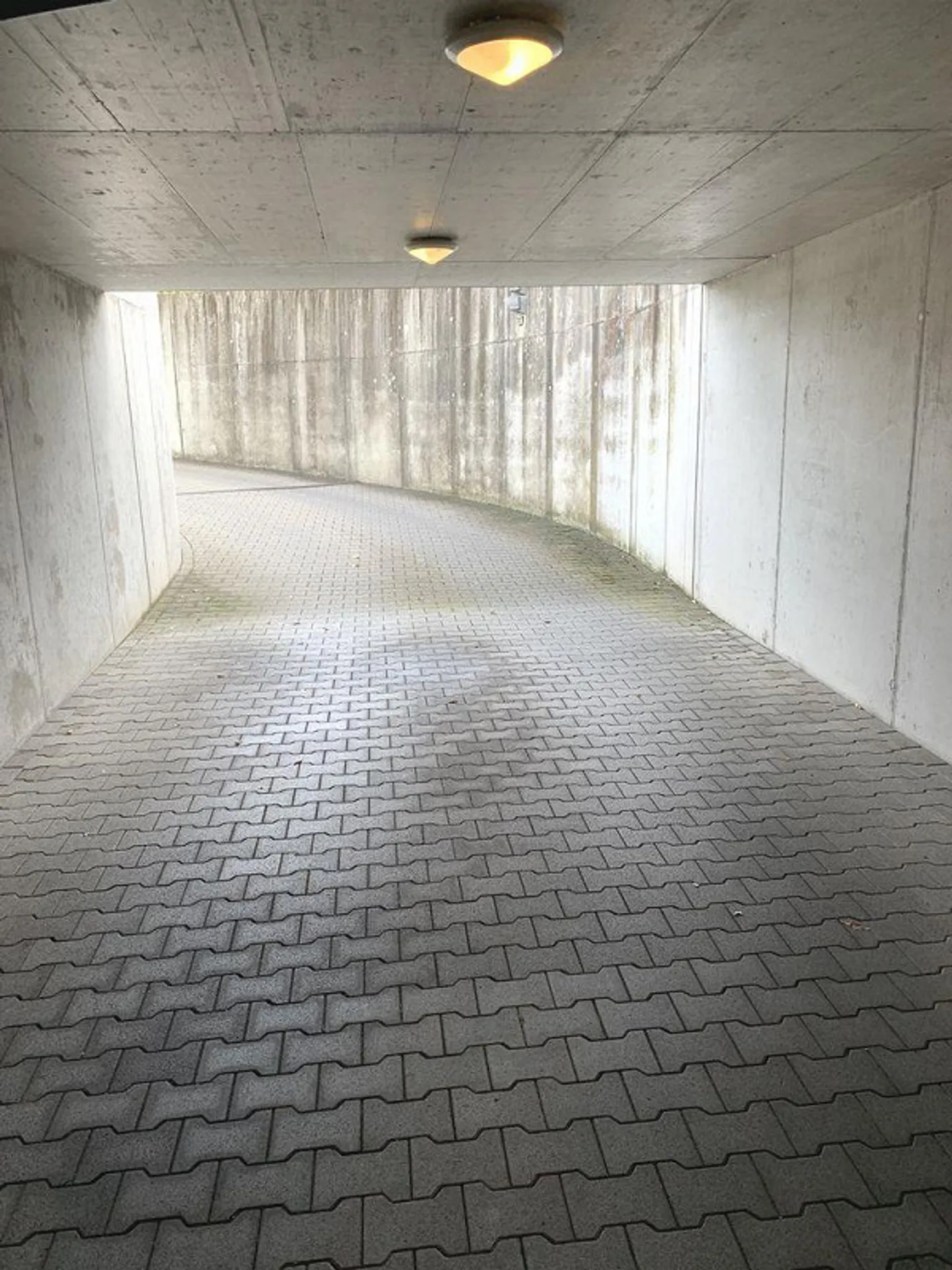 Parkplätze zu Vermieten - Foto 4 von 4