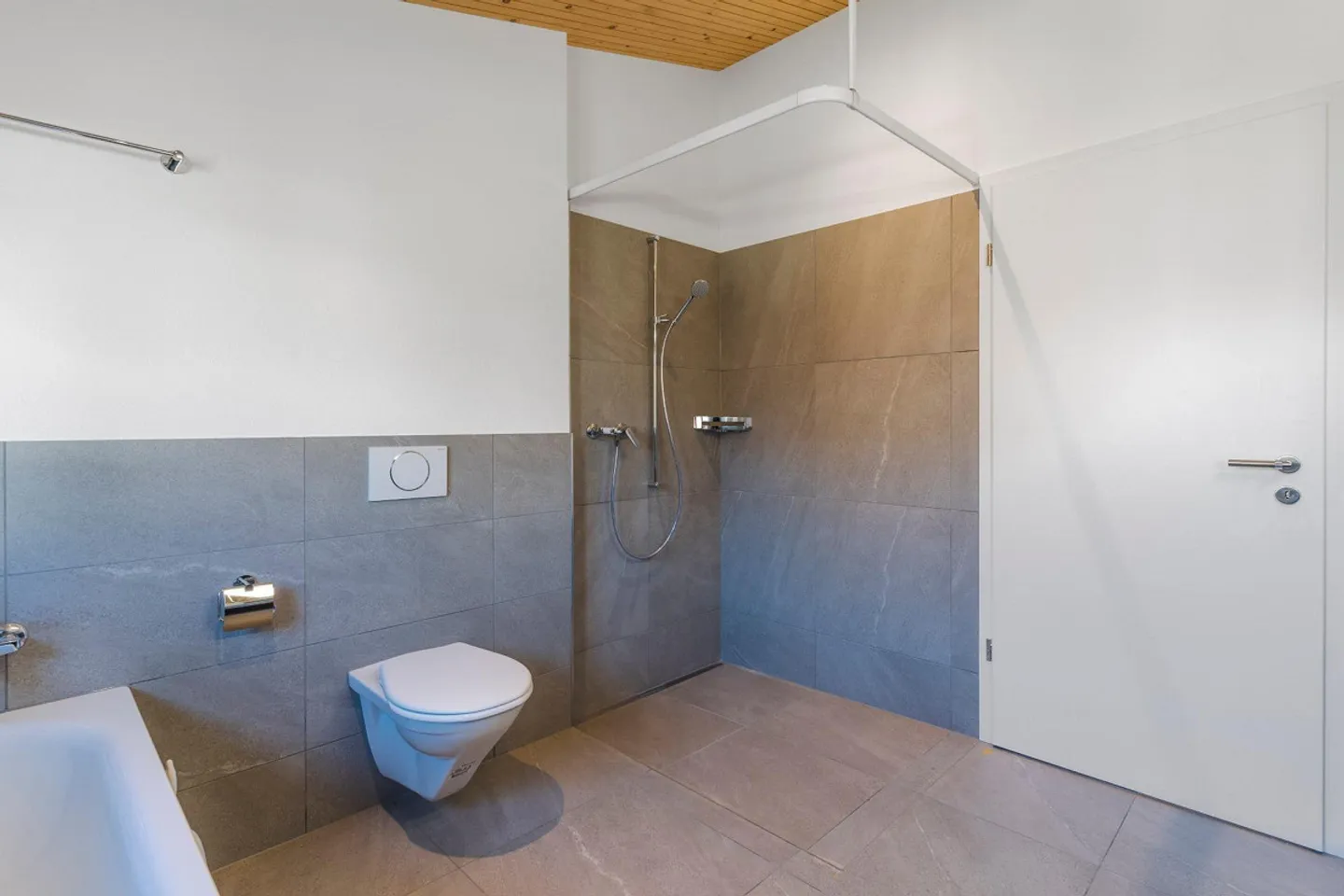 Appartement de toit de 2,5 pièces à louer - Photo 8 sur 11