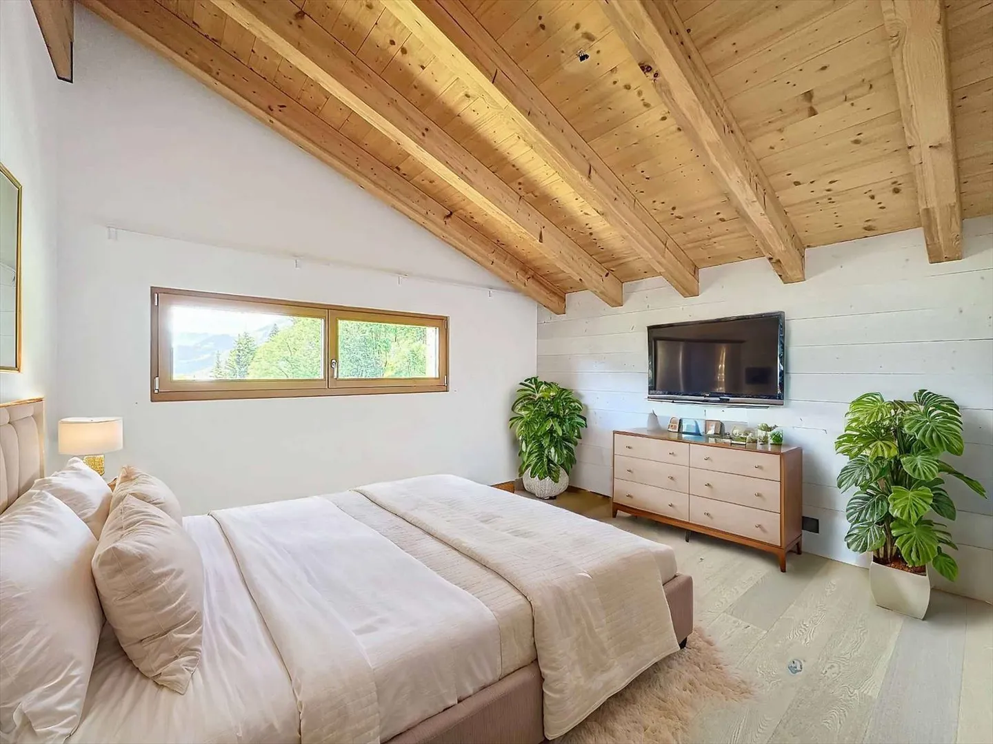 Magnificent chalet with 7.5 rooms and breathtaking mountain views - Photo 8 of 13