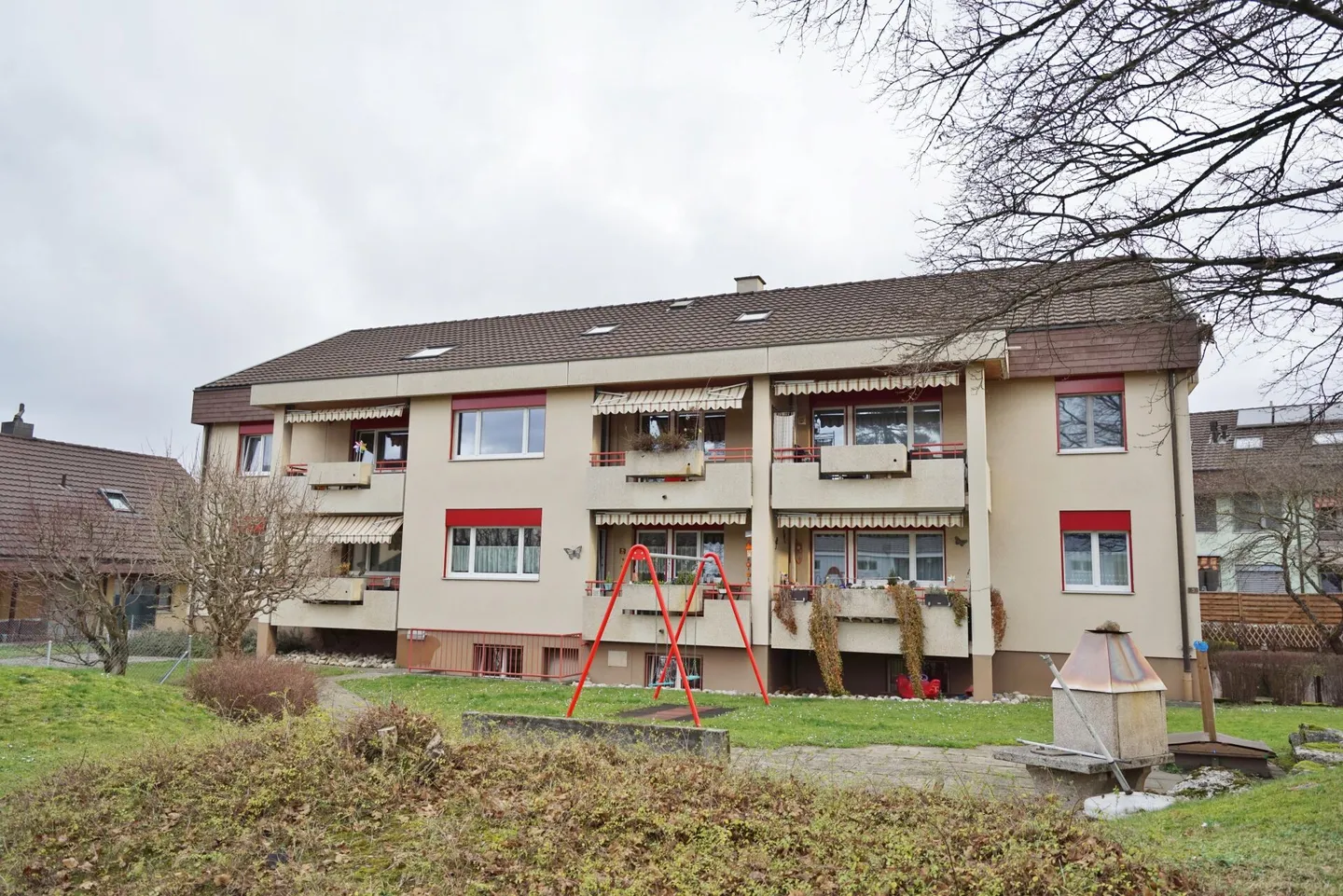 Modern 3.5-room apartment in a quiet location - Photo 1 of 6