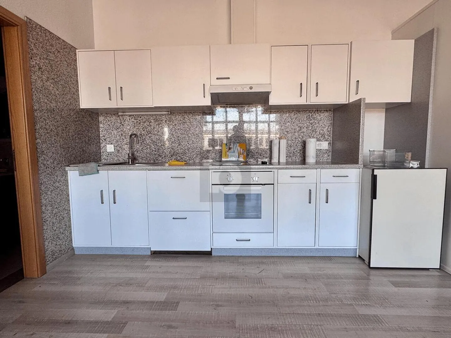 SPACIOUS OFFICES WITH KITCHEN AND BATHROOM - Photo 4 of 5