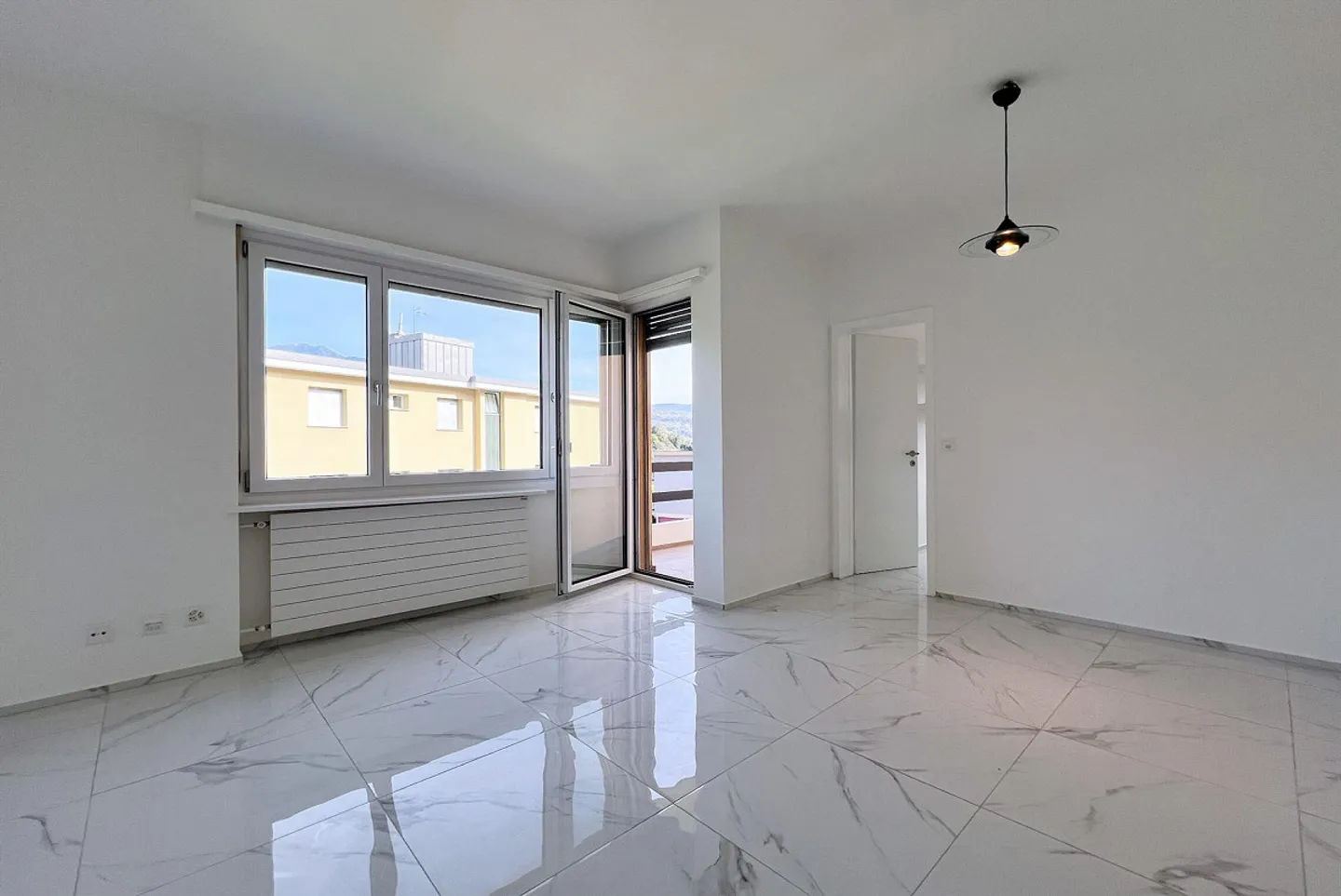 OPPORTUNITY - BRIGHT 4.5 RENOVATED APARTMENT WITH TERRACE IN GRAVESANO - Photo 1 of 9