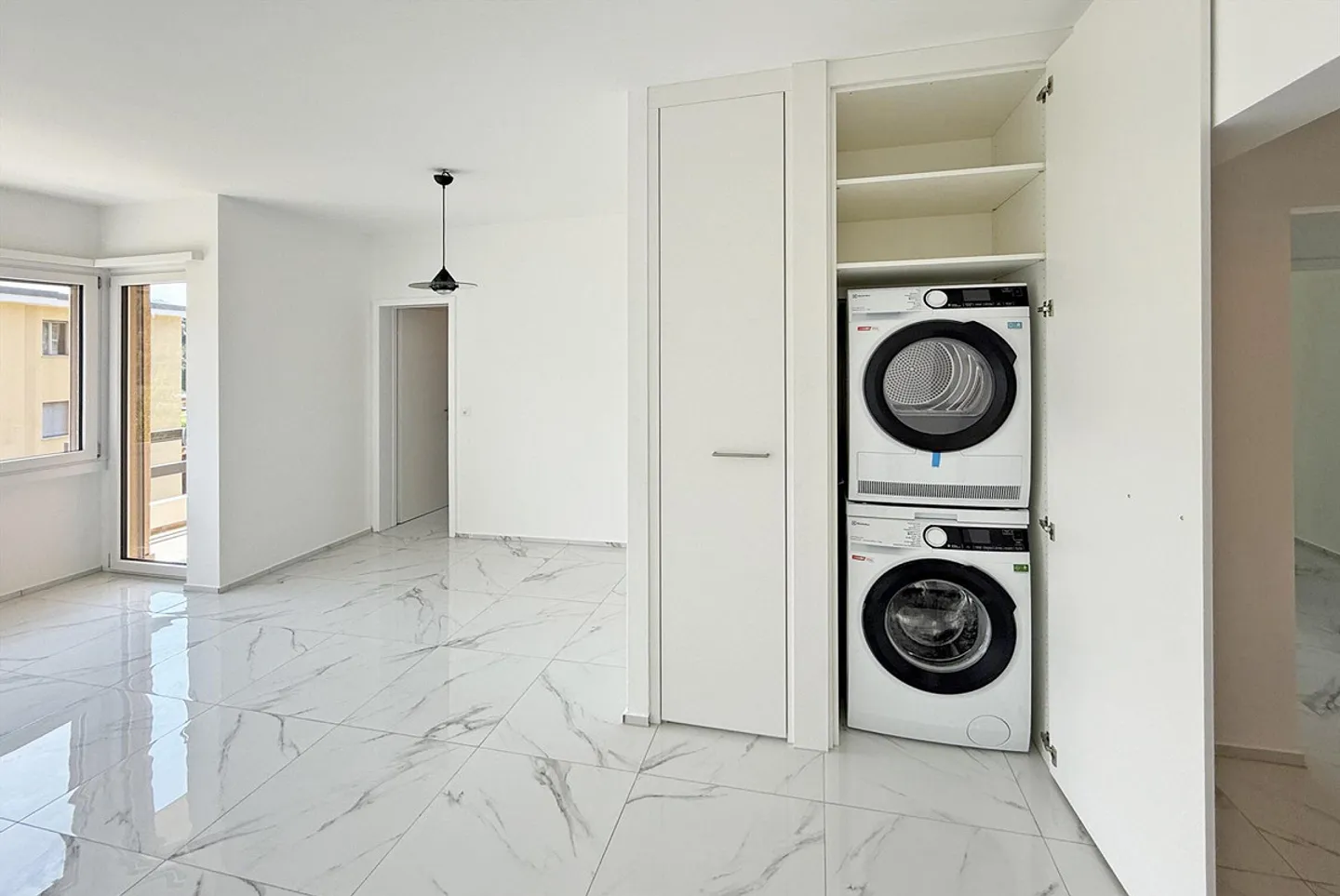 OPPORTUNITY - BRIGHT 4.5 RENOVATED APARTMENT WITH TERRACE IN GRAVESANO - Photo 4 of 9