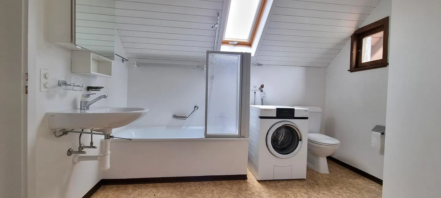 Not 08/15 – 3.5 rooms with balcony, garden and panoramic view - Photo 2 of 13