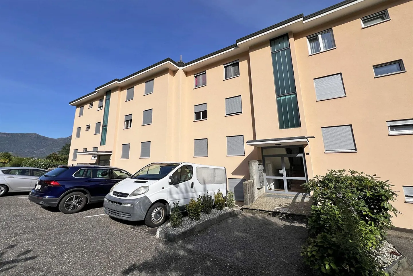 OPPORTUNITY - BRIGHT 4.5 RENOVATED APARTMENT WITH TERRACE IN GRAVESANO - Photo 8 of 9