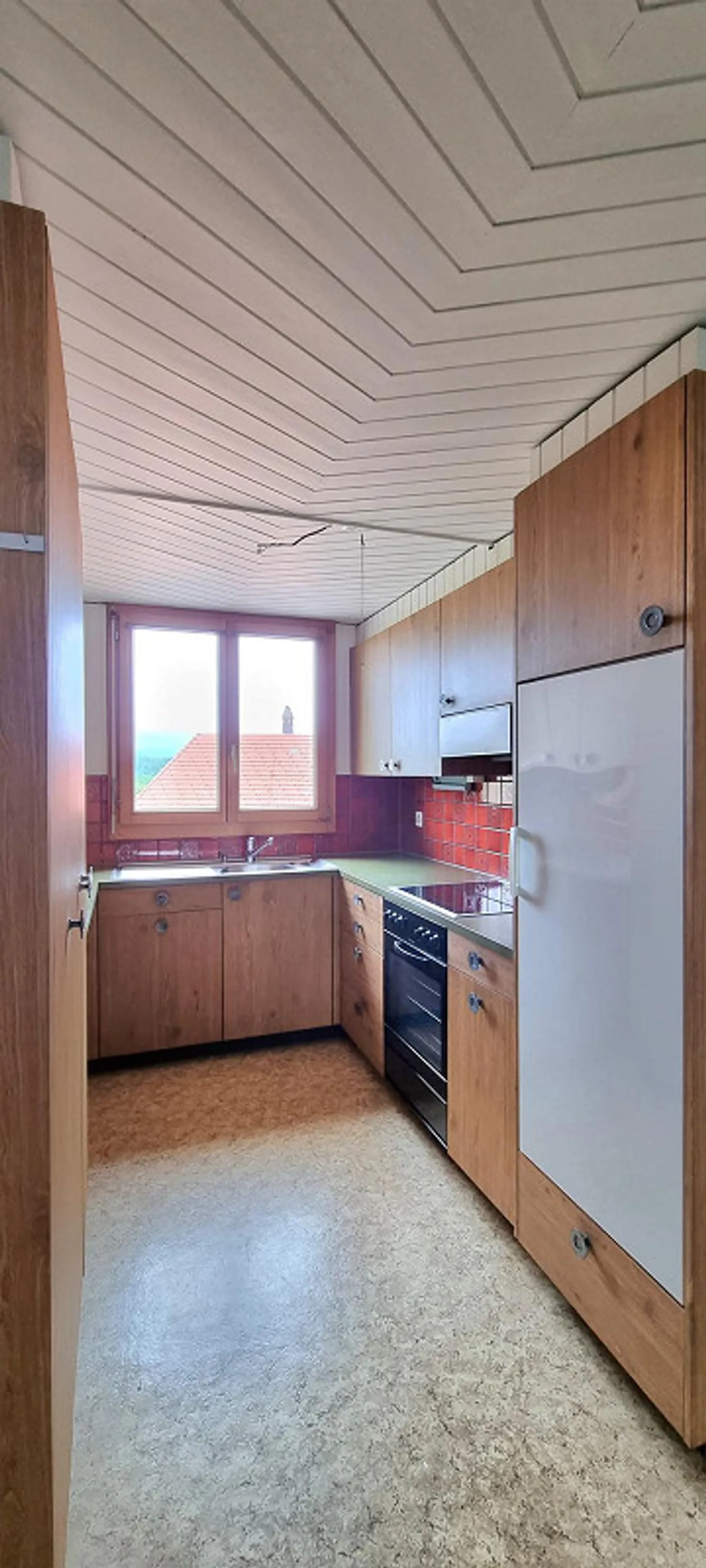 Not 08/15 – 3.5 rooms with balcony, garden and panoramic view - Photo 9 of 13