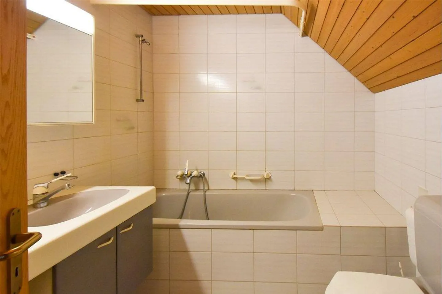 Appartamento attico 4.5 camere affascinante con potenziale di ristrutturazione in una posizione centrale - Foto 6 di 13