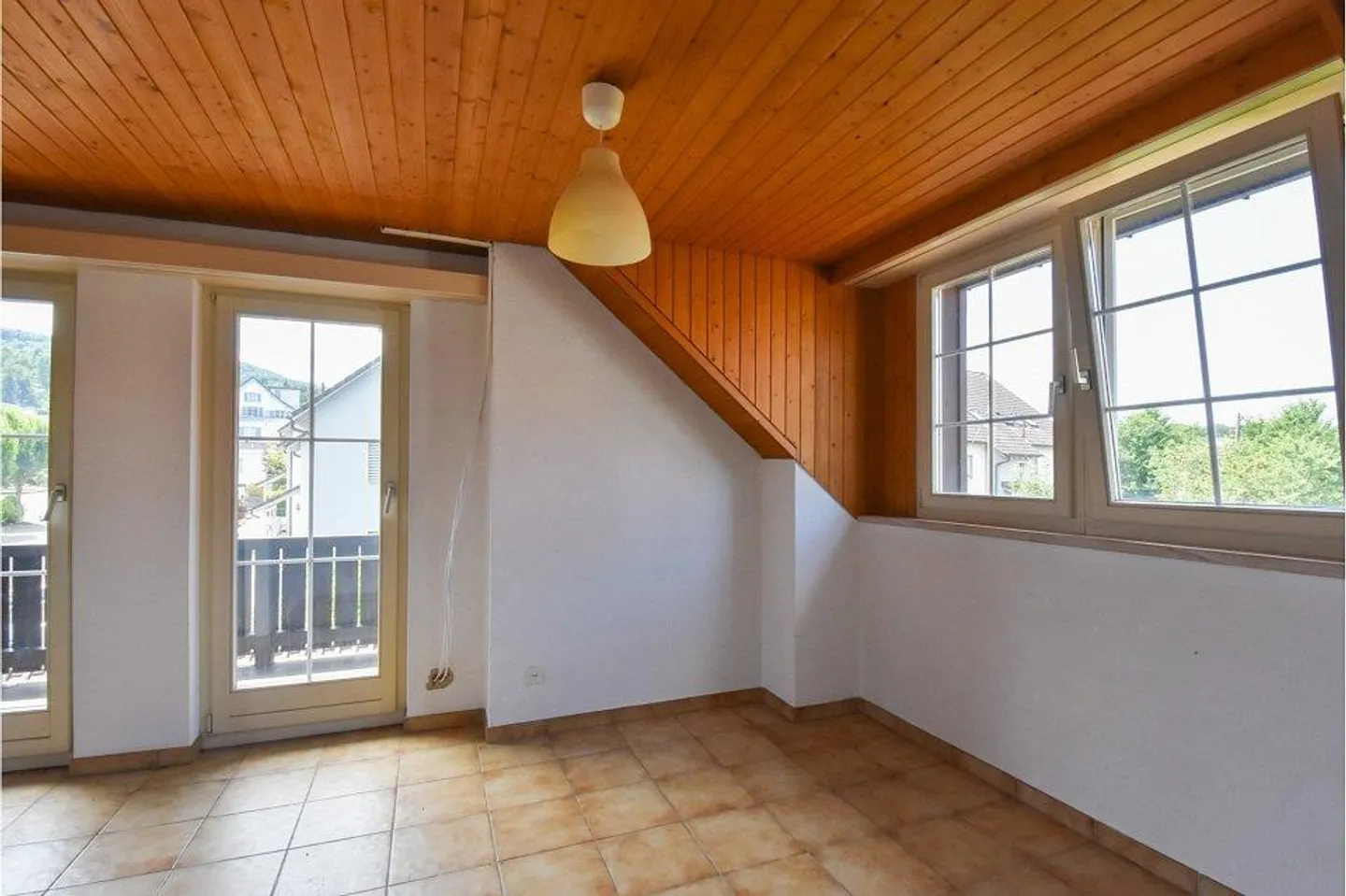 Appartamento attico 4.5 camere affascinante con potenziale di ristrutturazione in una posizione centrale - Foto 7 di 13