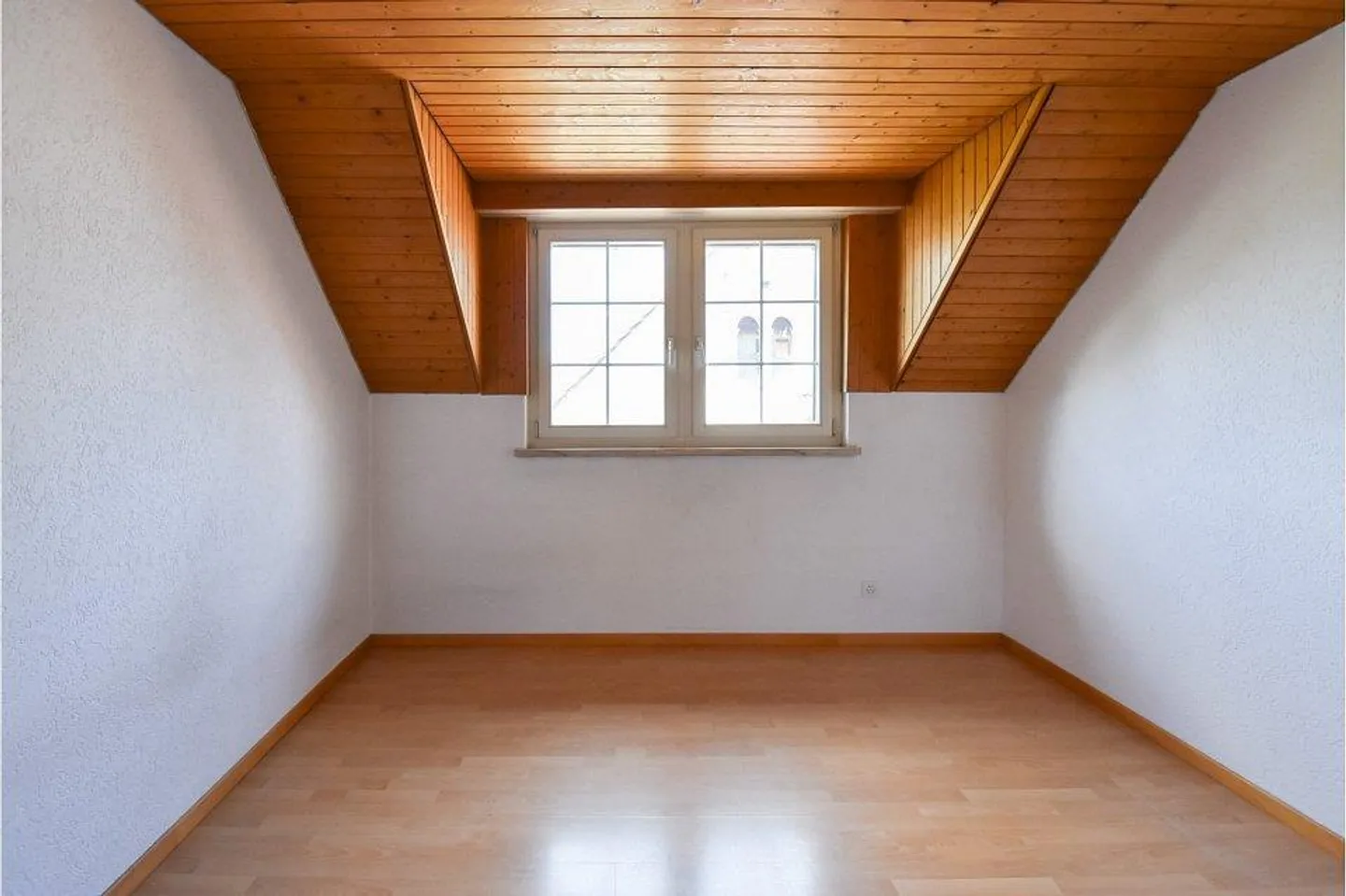 Appartamento attico 4.5 camere affascinante con potenziale di ristrutturazione in una posizione centrale - Foto 12 di 13