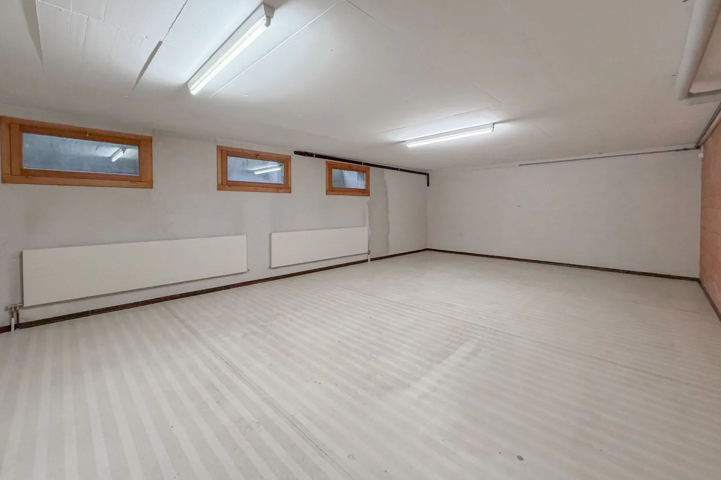 Peace, Sun, Space: dreamy country house on the edge of the meadow - Photo 11 of 12