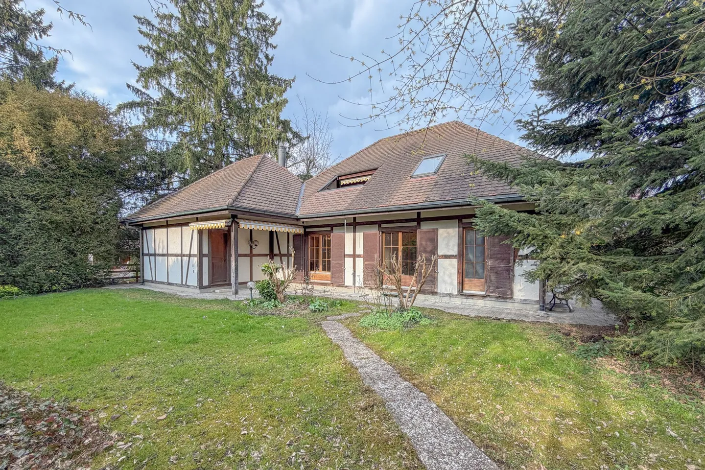 Peace, Sun, Space: dreamy country house on the edge of the meadow - Photo 4 of 12