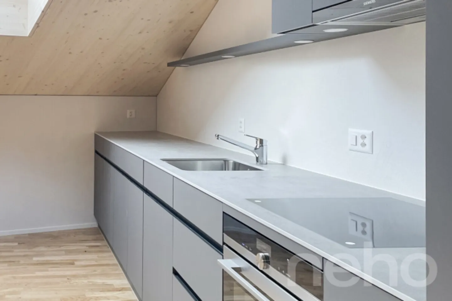 Appartamento attico con vista a Spiringen - Foto 4 di 8