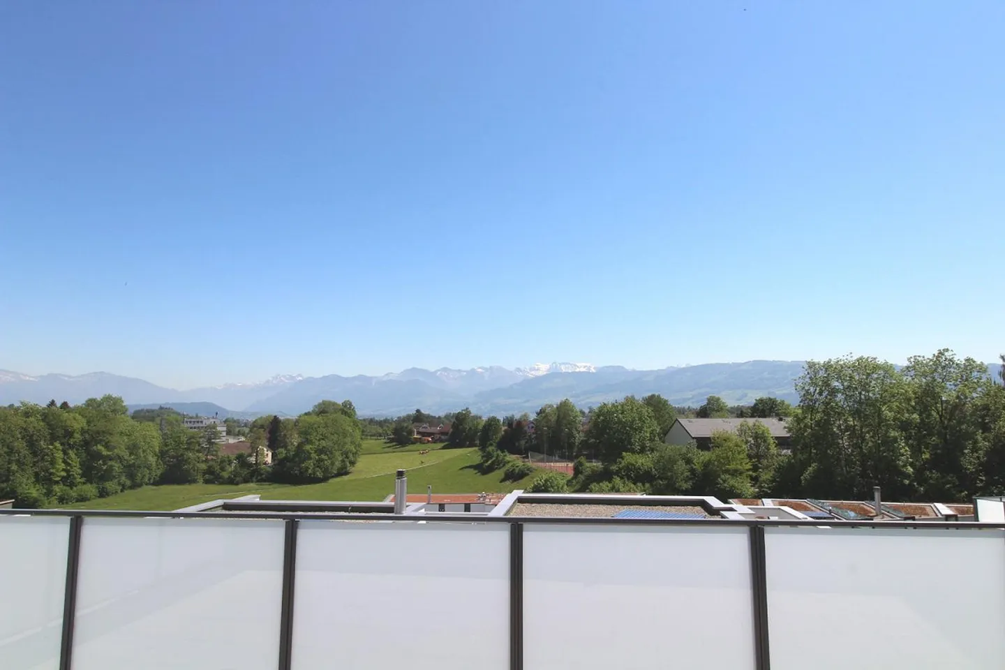 Lichtdurchflutete 5.5-Zimmerwohnung im Oberland zu vermieten - Foto 9 von 10