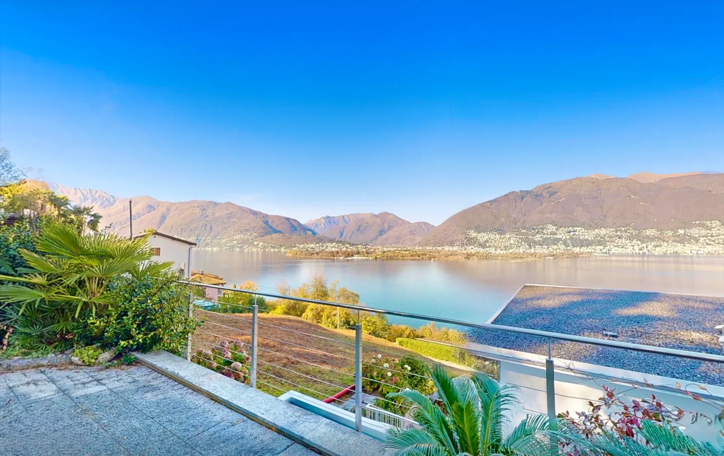 Elegantes Wohnhaus mit Seesicht und Terrasse - Foto 1 von 22