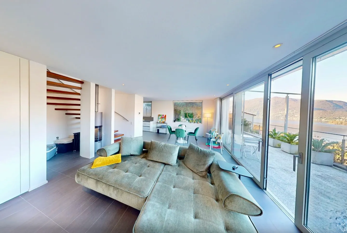 Elegantes Wohnhaus mit Seesicht und Terrasse - Foto 3 von 22