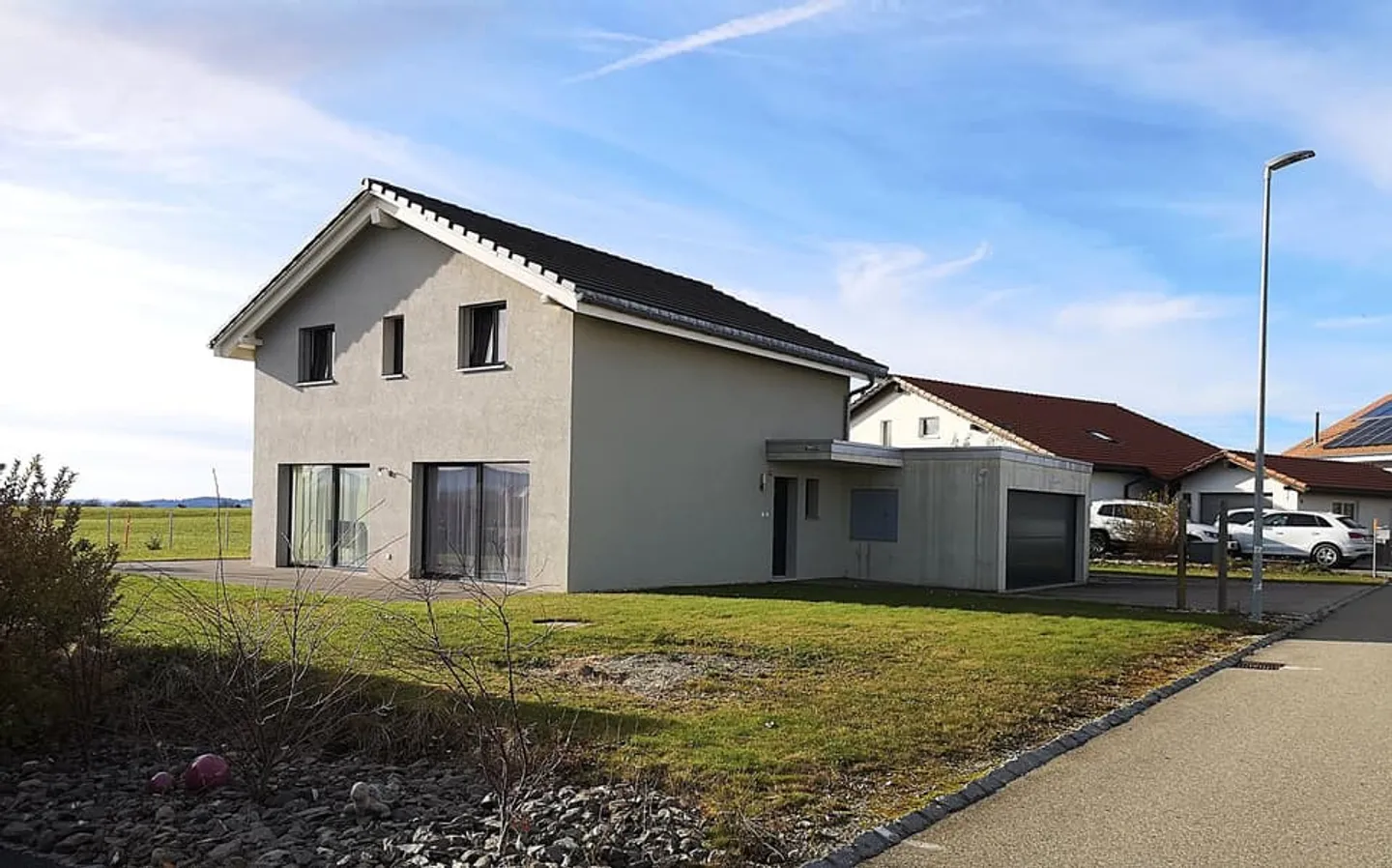 Grande maison soignée de 2016, 6.5pces, garage double, terrasse, vue - Photo 2 sur 13