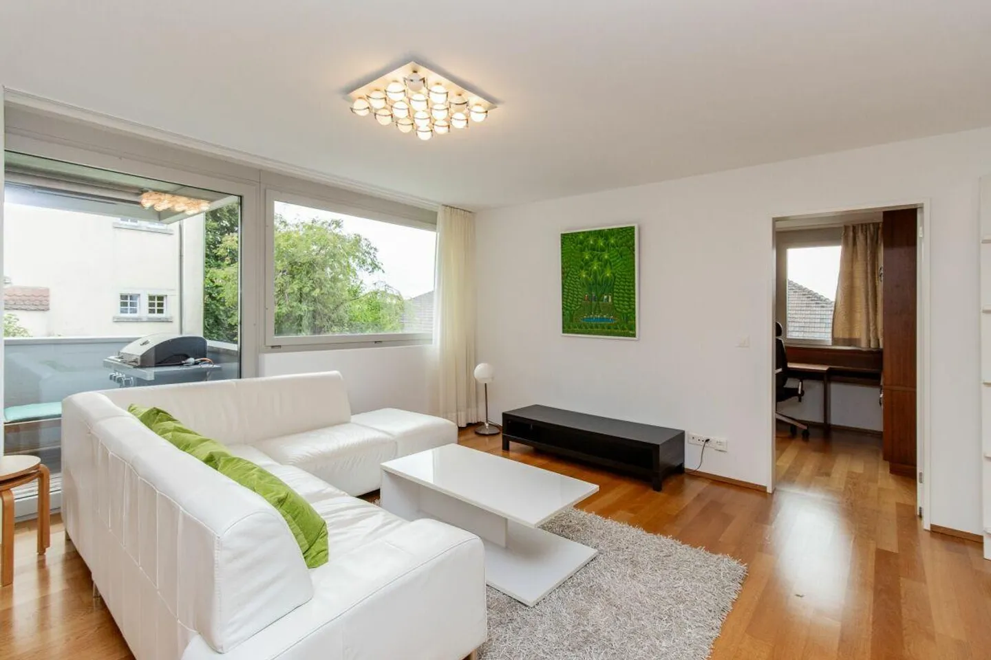 Stylishly furnished 4.5-room apartment near the University of St. Gallen - bright, modern & ready to move in - Photo 2 of 13