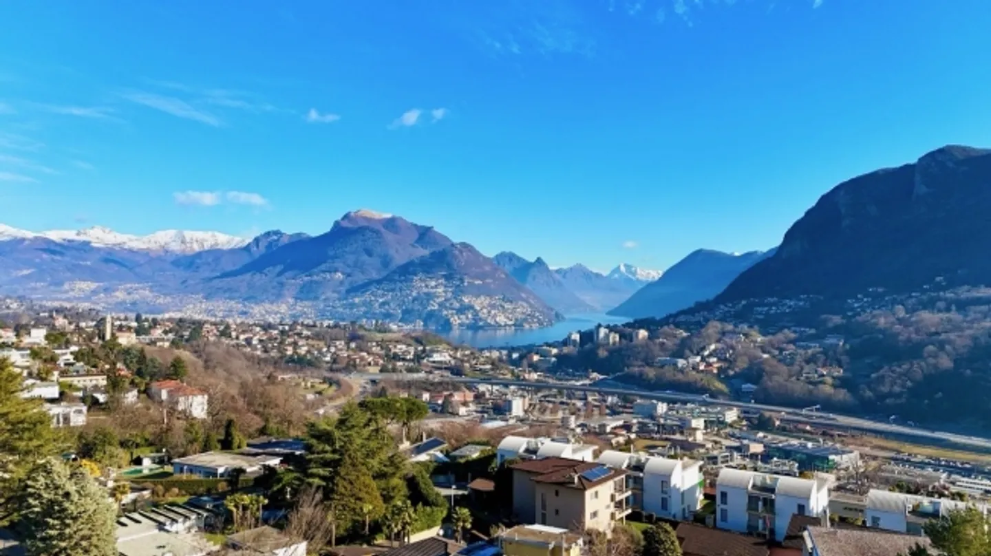 Villa with Lake View Customizable, with Extension Permit - Photo 2 of 8