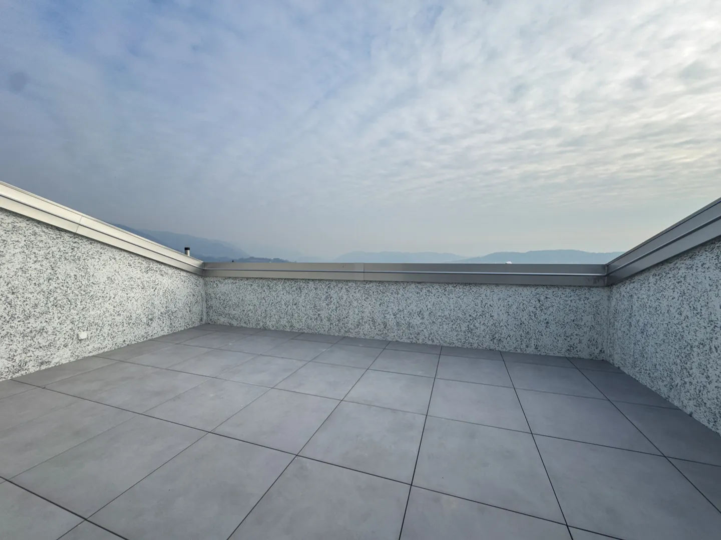 Duplex penthouse moderne de 3,5 pièces à Besazio - Photo 16 sur 18